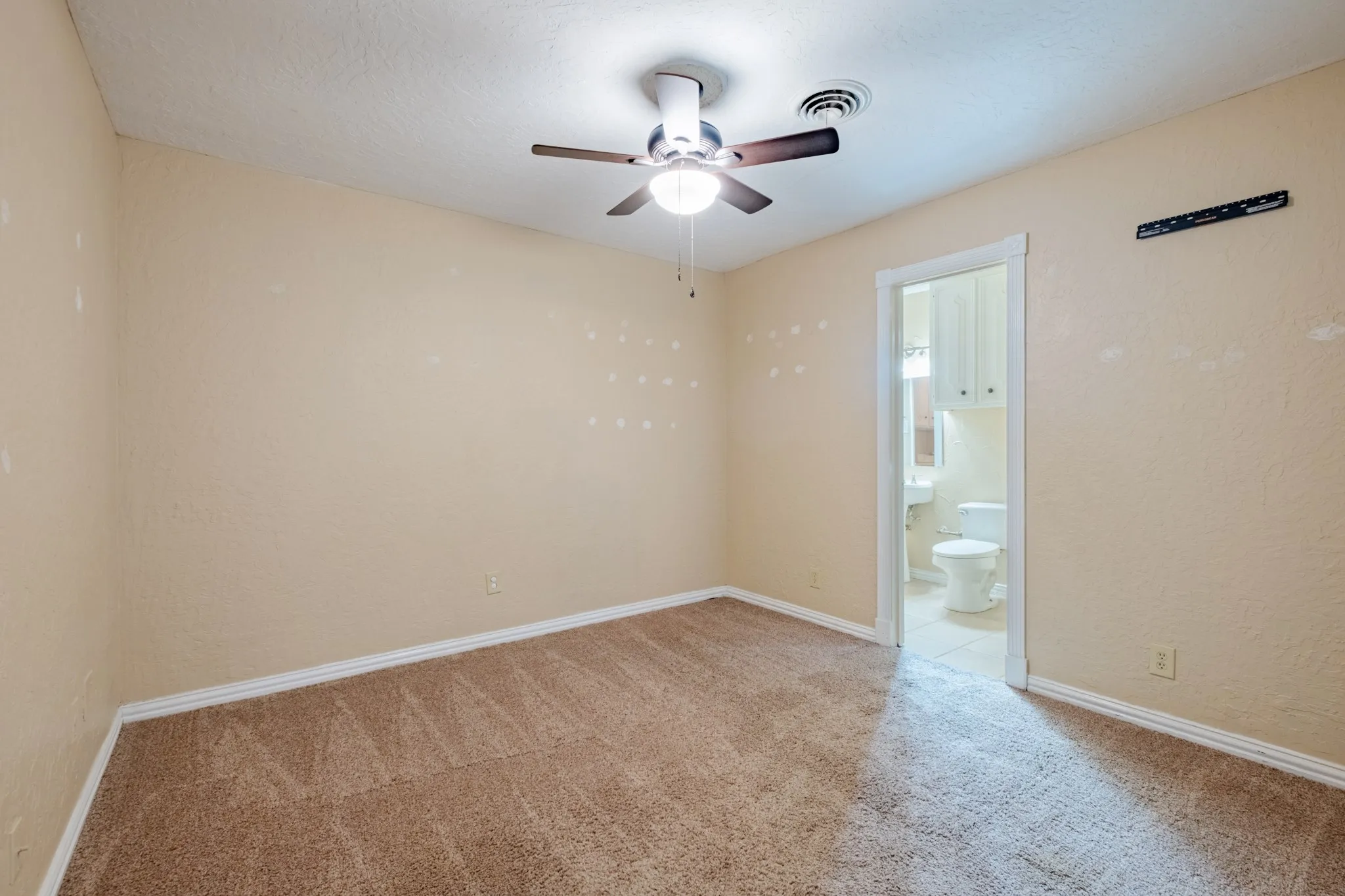 Single Family Residence For Sale in Tarrant County , 156 S Pearson, Keller, Texas 76248, 4 Bedroom, 3 Bathroom, 3 Garage spaces, 3,041 Sqft, built in 1972, mls#21384071, Real Estate Agent in Keller, Homes For Sale in Tarrant county, Homes For Sale in Keller, Realtor in Keller Texas, Real Estate Brokerage Independent Realty Texas, Luminita Cordes Realtor
