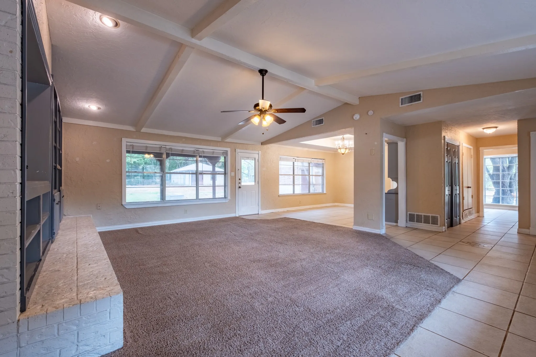 Single Family Residence For Sale in Tarrant County , 156 S Pearson, Keller, Texas 76248, 4 Bedroom, 3 Bathroom, 3 Garage spaces, 3,041 Sqft, built in 1972, mls#21384071, Real Estate Agent in Keller, Homes For Sale in Tarrant county, Homes For Sale in Keller, Realtor in Keller Texas, Real Estate Brokerage Independent Realty Texas, Luminita Cordes Realtor