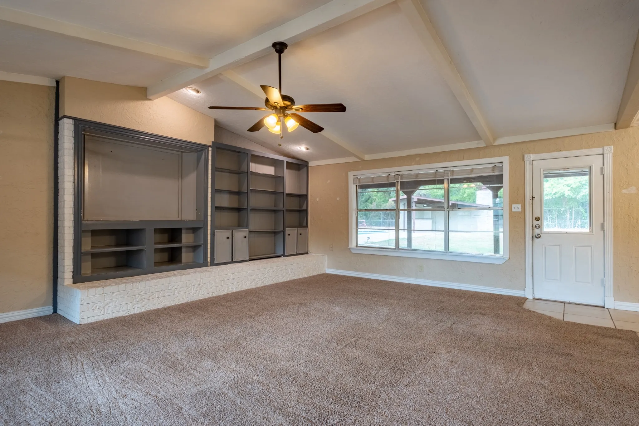 Single Family Residence For Sale in Tarrant County , 156 S Pearson, Keller, Texas 76248, 4 Bedroom, 3 Bathroom, 3 Garage spaces, 3,041 Sqft, built in 1972, mls#21384071, Real Estate Agent in Keller, Homes For Sale in Tarrant county, Homes For Sale in Keller, Realtor in Keller Texas, Real Estate Brokerage Independent Realty Texas, Luminita Cordes Realtor