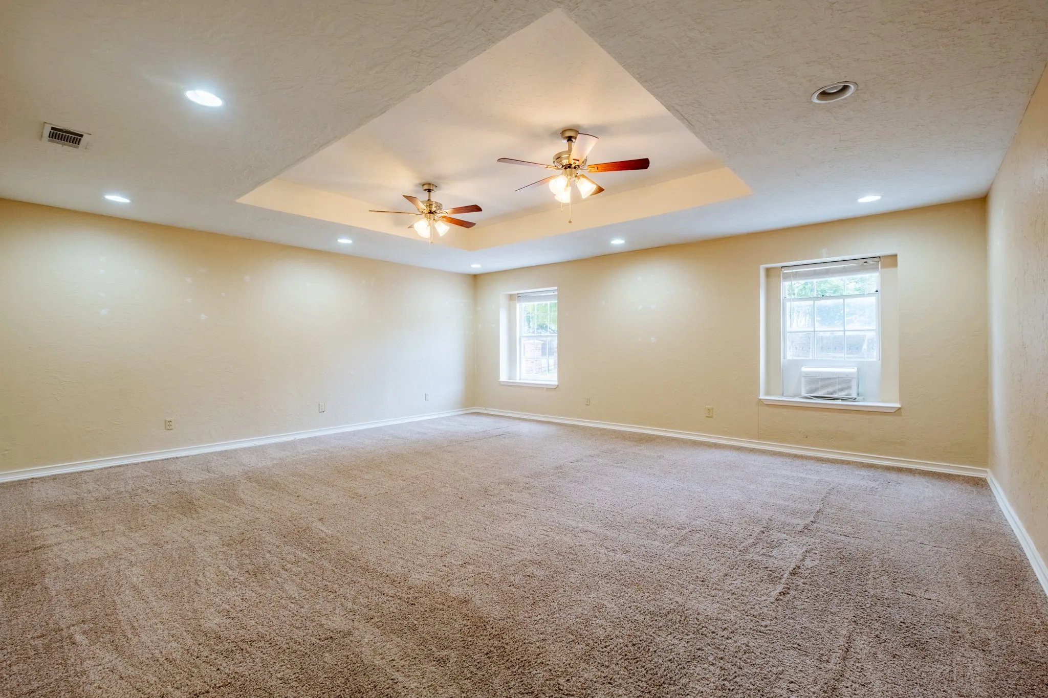 Single Family Residence For Sale in Tarrant County , 156 S Pearson, Keller, Texas 76248, 4 Bedroom, 3 Bathroom, 3 Garage spaces, 3,041 Sqft, built in 1972, mls#21384071, Real Estate Agent in Keller, Homes For Sale in Tarrant county, Homes For Sale in Keller, Realtor in Keller Texas, Real Estate Brokerage Independent Realty Texas, Luminita Cordes Realtor