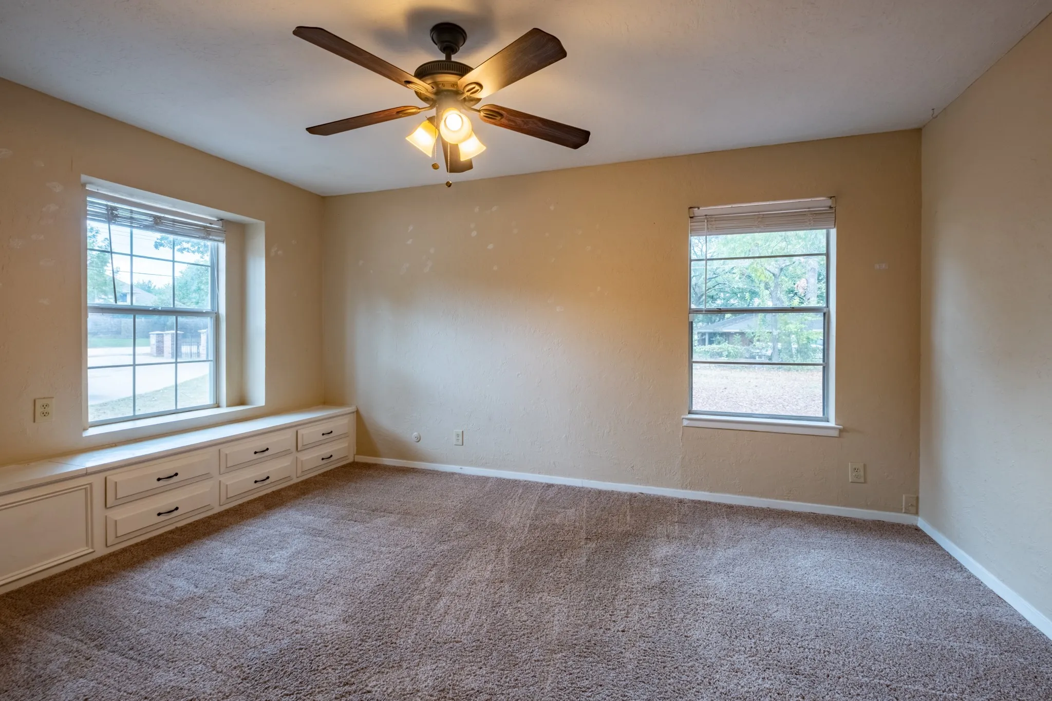 Single Family Residence For Sale in Tarrant County , 156 S Pearson, Keller, Texas 76248, 4 Bedroom, 3 Bathroom, 3 Garage spaces, 3,041 Sqft, built in 1972, mls#21384071, Real Estate Agent in Keller, Homes For Sale in Tarrant county, Homes For Sale in Keller, Realtor in Keller Texas, Real Estate Brokerage Independent Realty Texas, Luminita Cordes Realtor