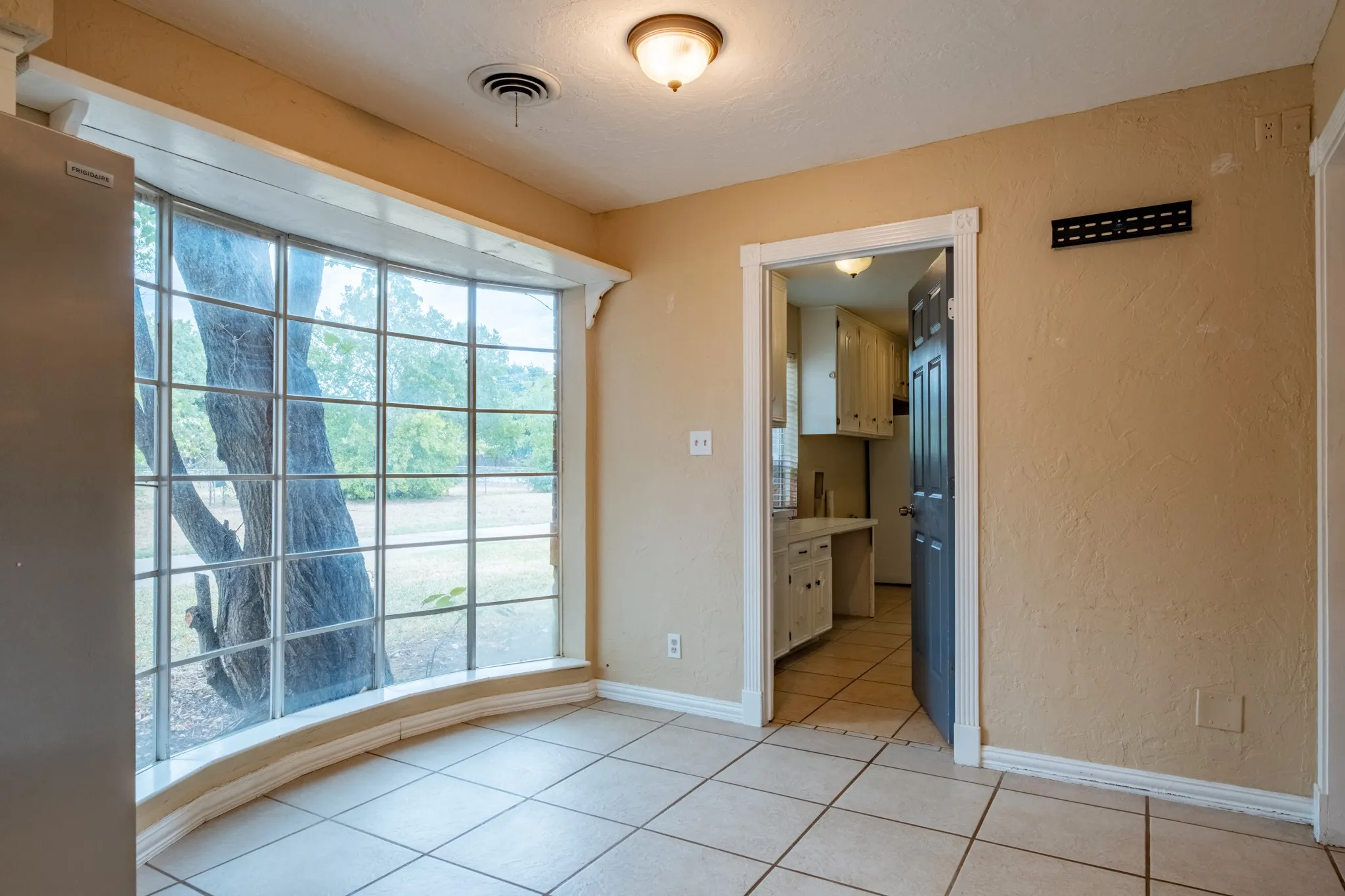 Single Family Residence For Sale in Tarrant County , 156 S Pearson, Keller, Texas 76248, 4 Bedroom, 3 Bathroom, 3 Garage spaces, 3,041 Sqft, built in 1972, mls#21384071, Real Estate Agent in Keller, Homes For Sale in Tarrant county, Homes For Sale in Keller, Realtor in Keller Texas, Real Estate Brokerage Independent Realty Texas, Luminita Cordes Realtor