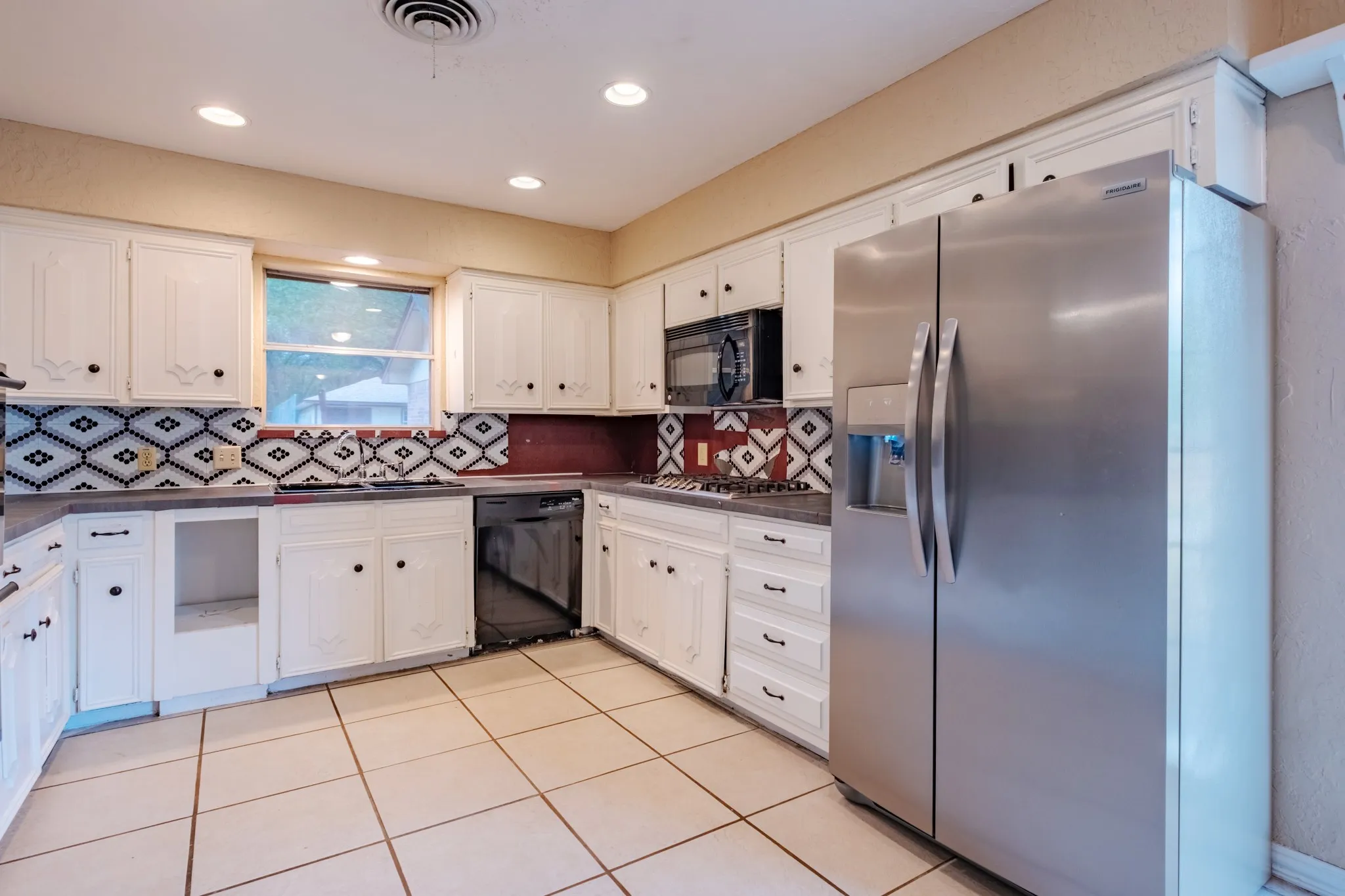 Single Family Residence For Sale in Tarrant County , 156 S Pearson, Keller, Texas 76248, 4 Bedroom, 3 Bathroom, 3 Garage spaces, 3,041 Sqft, built in 1972, mls#21384071, Real Estate Agent in Keller, Homes For Sale in Tarrant county, Homes For Sale in Keller, Realtor in Keller Texas, Real Estate Brokerage Independent Realty Texas, Luminita Cordes Realtor