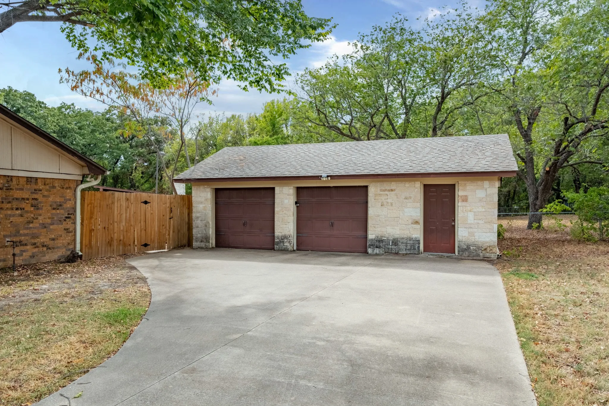 Single Family Residence For Sale in Tarrant County , 156 S Pearson, Keller, Texas 76248, 4 Bedroom, 3 Bathroom, 3 Garage spaces, 3,041 Sqft, built in 1972, mls#21384071, Real Estate Agent in Keller, Homes For Sale in Tarrant county, Homes For Sale in Keller, Realtor in Keller Texas, Real Estate Brokerage Independent Realty Texas, Luminita Cordes Realtor