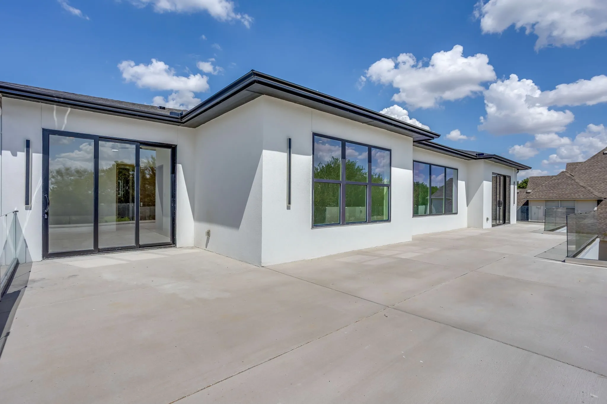 Single Family Residence For Sale in Dallas County , 1024 Parview Circle, Grand Prairie, Texas 75104, 5 Bedroom, 8 Bathroom, 3 Garage spaces, 5,256 Sqft, built in 2026, mls#21357761, Real Estate Agent in Grand Prairie, Homes For Sale in Dallas county, Homes For Sale in Grand Prairie, Realtor in Grand Prairie Texas, Real Estate Brokerage Independent Realty Texas, Luminita Cordes Realtor