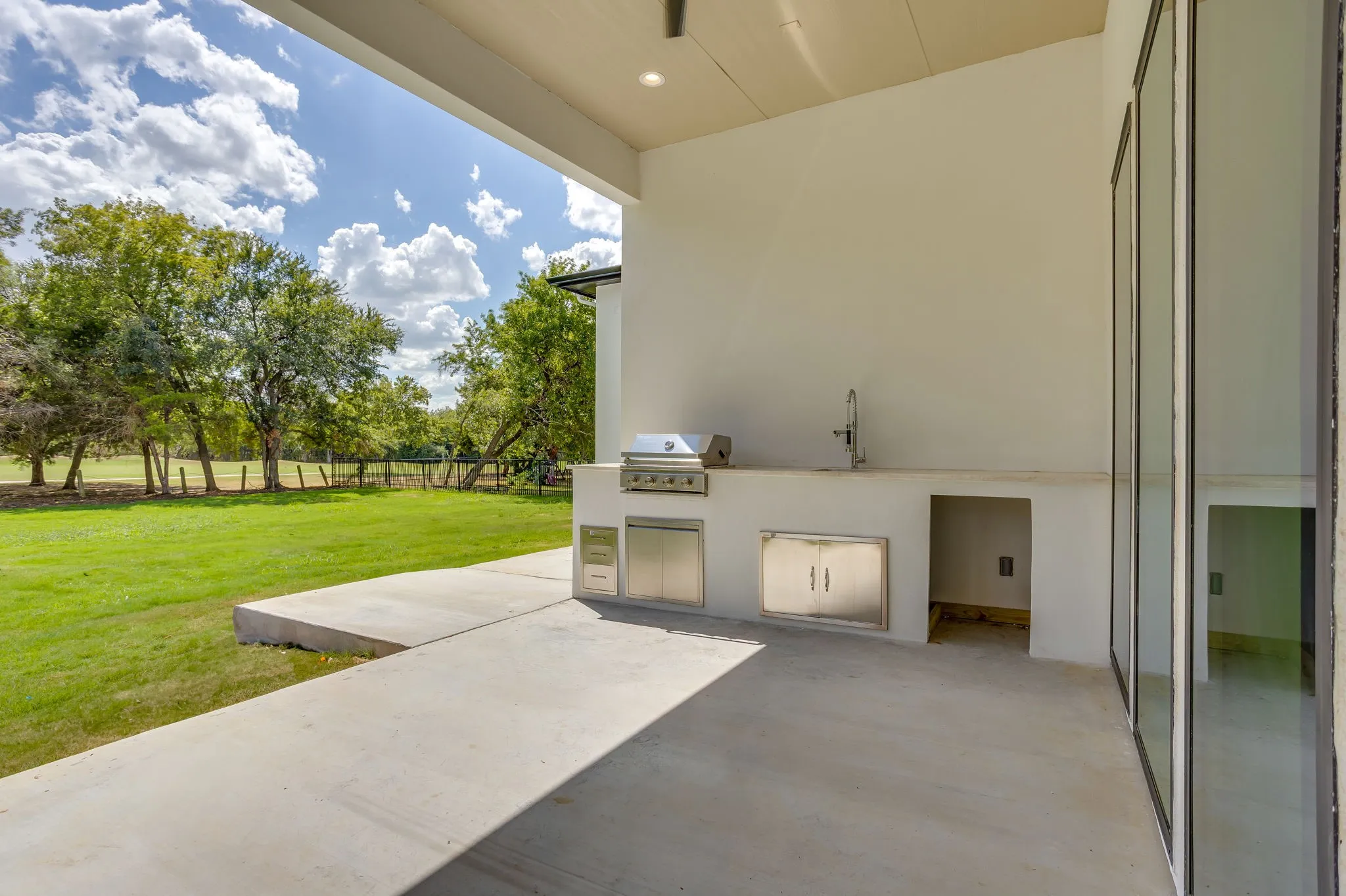 Single Family Residence For Sale in Dallas County , 1024 Parview Circle, Grand Prairie, Texas 75104, 5 Bedroom, 8 Bathroom, 3 Garage spaces, 5,256 Sqft, built in 2026, mls#21357761, Real Estate Agent in Grand Prairie, Homes For Sale in Dallas county, Homes For Sale in Grand Prairie, Realtor in Grand Prairie Texas, Real Estate Brokerage Independent Realty Texas, Luminita Cordes Realtor