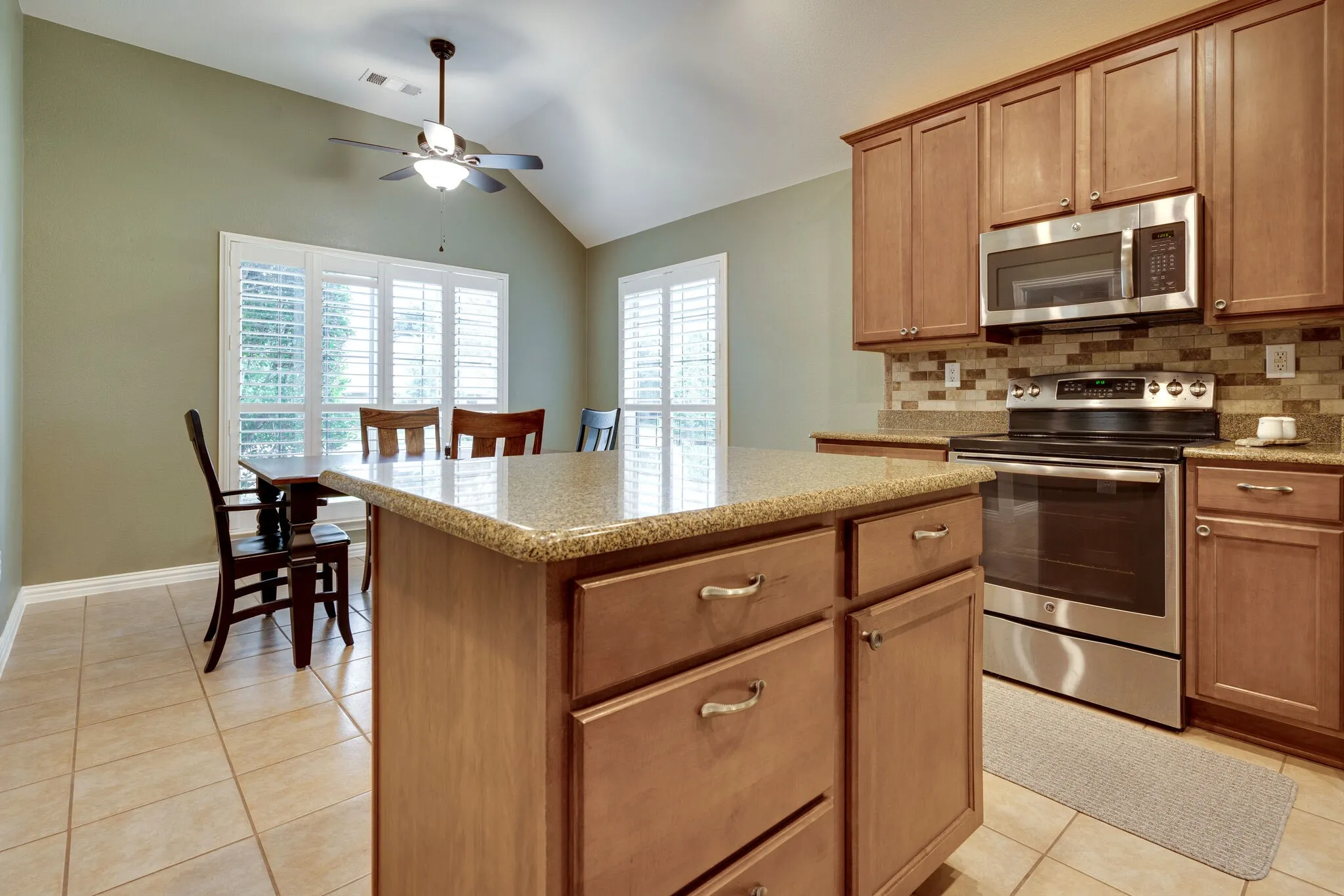 Single Family Residence For Rent in Denton County , 9600 Colbert Cove, Denton, Texas 76207, 2 Bedroom, 2 Bathroom, 2 Garage spaces, 1,845 Sqft, built in 2005, mls#21383306, Real Estate Agent in Denton, Homes For Rent in Denton county, Homes For Rent in Denton, Realtor in Denton Texas, Real Estate Brokerage Independent Realty Texas, Luminita Cordes Realtor