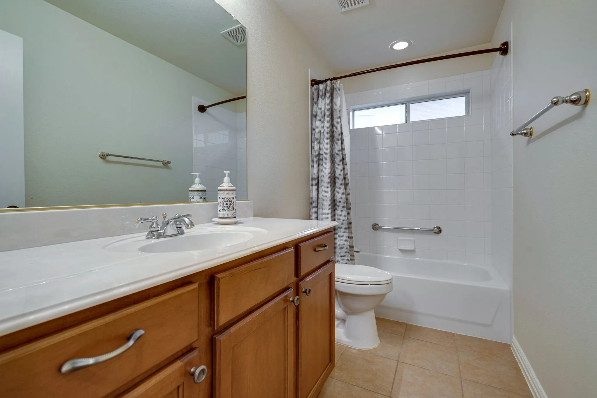 Single Family Residence For Rent in Denton County , 9600 Colbert Cove, Denton, Texas 76207, 2 Bedroom, 2 Bathroom, 2 Garage spaces, 1,845 Sqft, built in 2005, mls#21383306, Real Estate Agent in Denton, Homes For Rent in Denton county, Homes For Rent in Denton, Realtor in Denton Texas, Real Estate Brokerage Independent Realty Texas, Luminita Cordes Realtor
