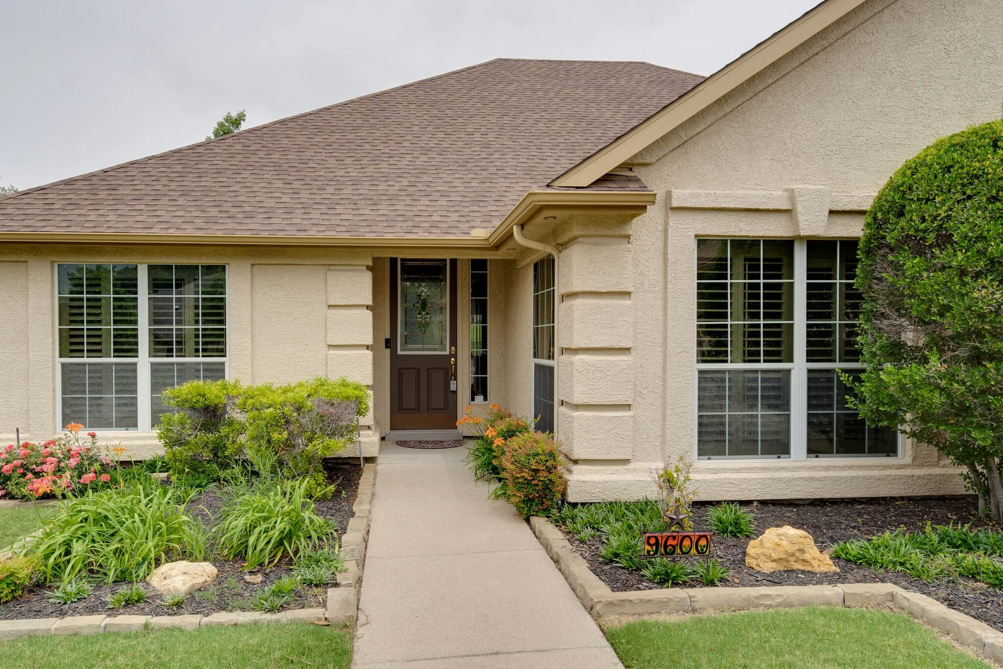 Single Family Residence For Rent in Denton County , 9600 Colbert Cove, Denton, Texas 76207, 2 Bedroom, 2 Bathroom, 2 Garage spaces, 1,845 Sqft, built in 2005, mls#21383306, Real Estate Agent in Denton, Homes For Rent in Denton county, Homes For Rent in Denton, Realtor in Denton Texas, Real Estate Brokerage Independent Realty Texas, Luminita Cordes Realtor