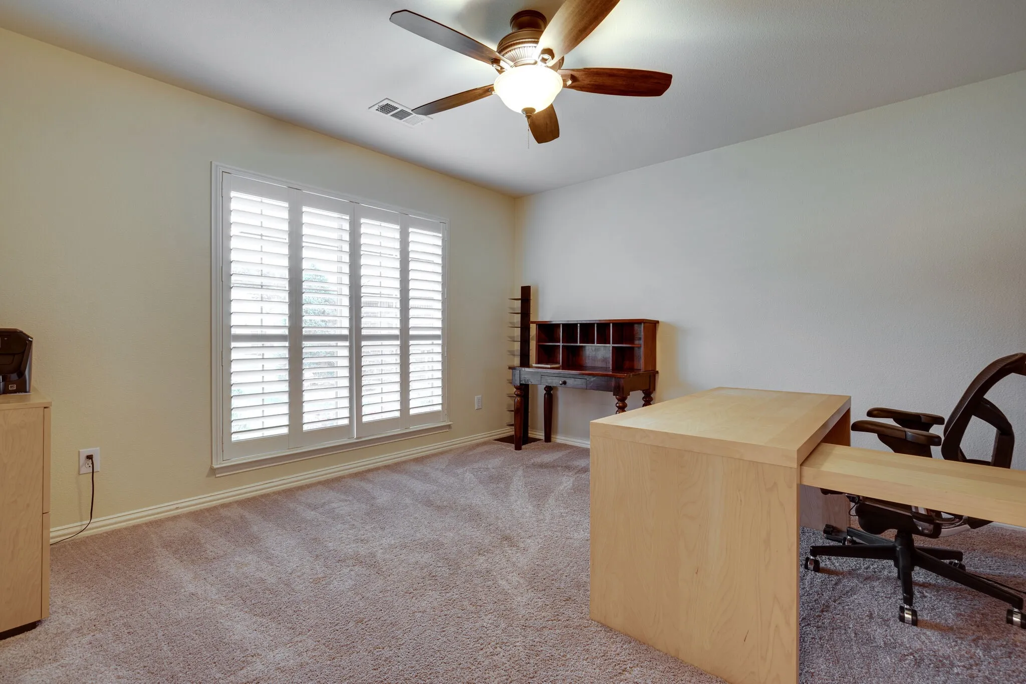 Single Family Residence For Rent in Denton County , 9600 Colbert Cove, Denton, Texas 76207, 2 Bedroom, 2 Bathroom, 2 Garage spaces, 1,845 Sqft, built in 2005, mls#21383306, Real Estate Agent in Denton, Homes For Rent in Denton county, Homes For Rent in Denton, Realtor in Denton Texas, Real Estate Brokerage Independent Realty Texas, Luminita Cordes Realtor