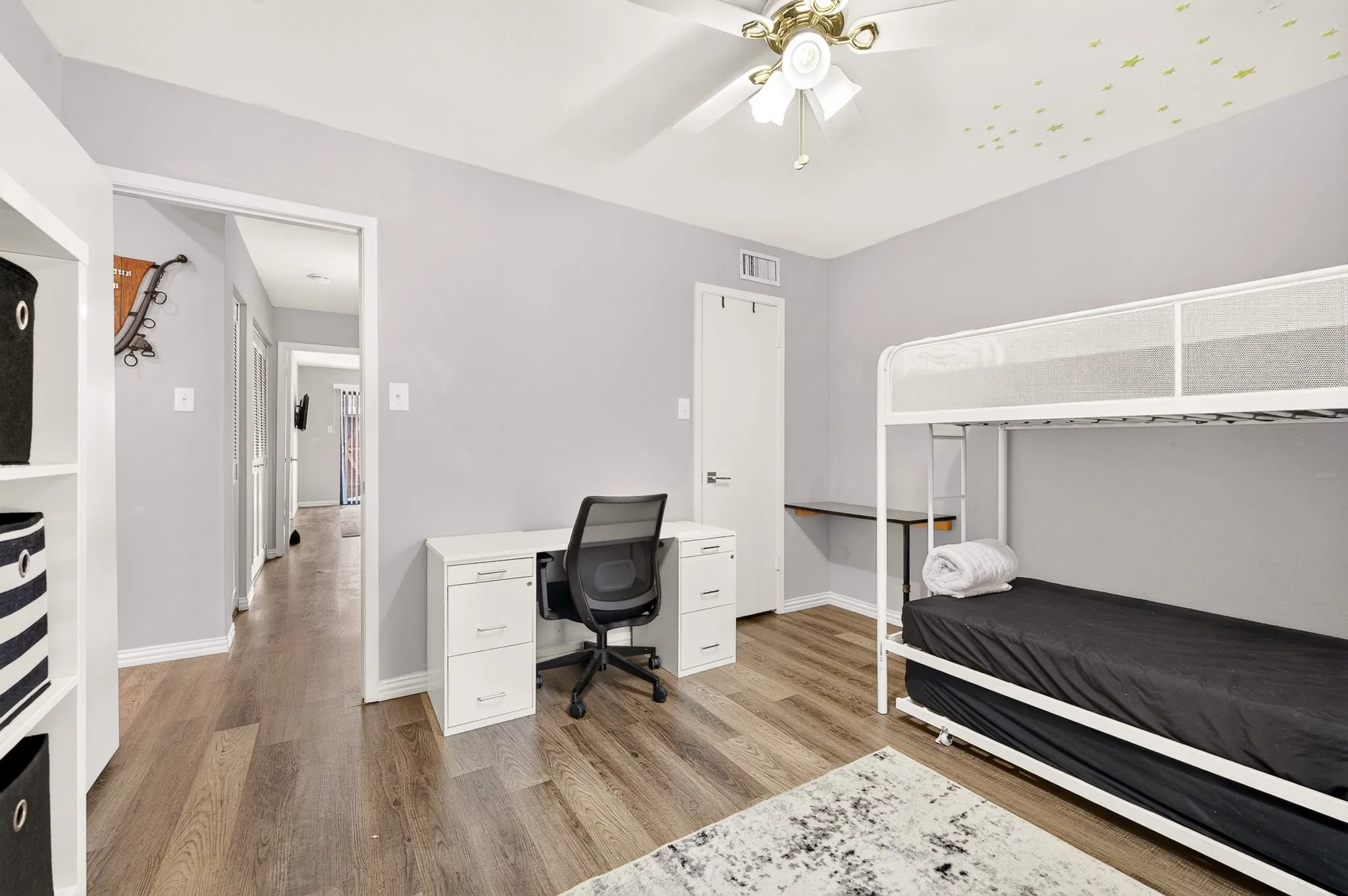 Townhouse For Sale in Dallas County , 13640 Flagstone Lane, Dallas, Texas 75240, 2 Bedroom, 2 Bathroom, Garage spaces, 1,200 Sqft, built in 1970, mls#21376076, Real Estate Agent in Dallas, Homes For Sale in Dallas county, Homes For Sale in Dallas, Realtor in Dallas Texas, Real Estate Brokerage Independent Realty Texas, Luminita Cordes Realtor