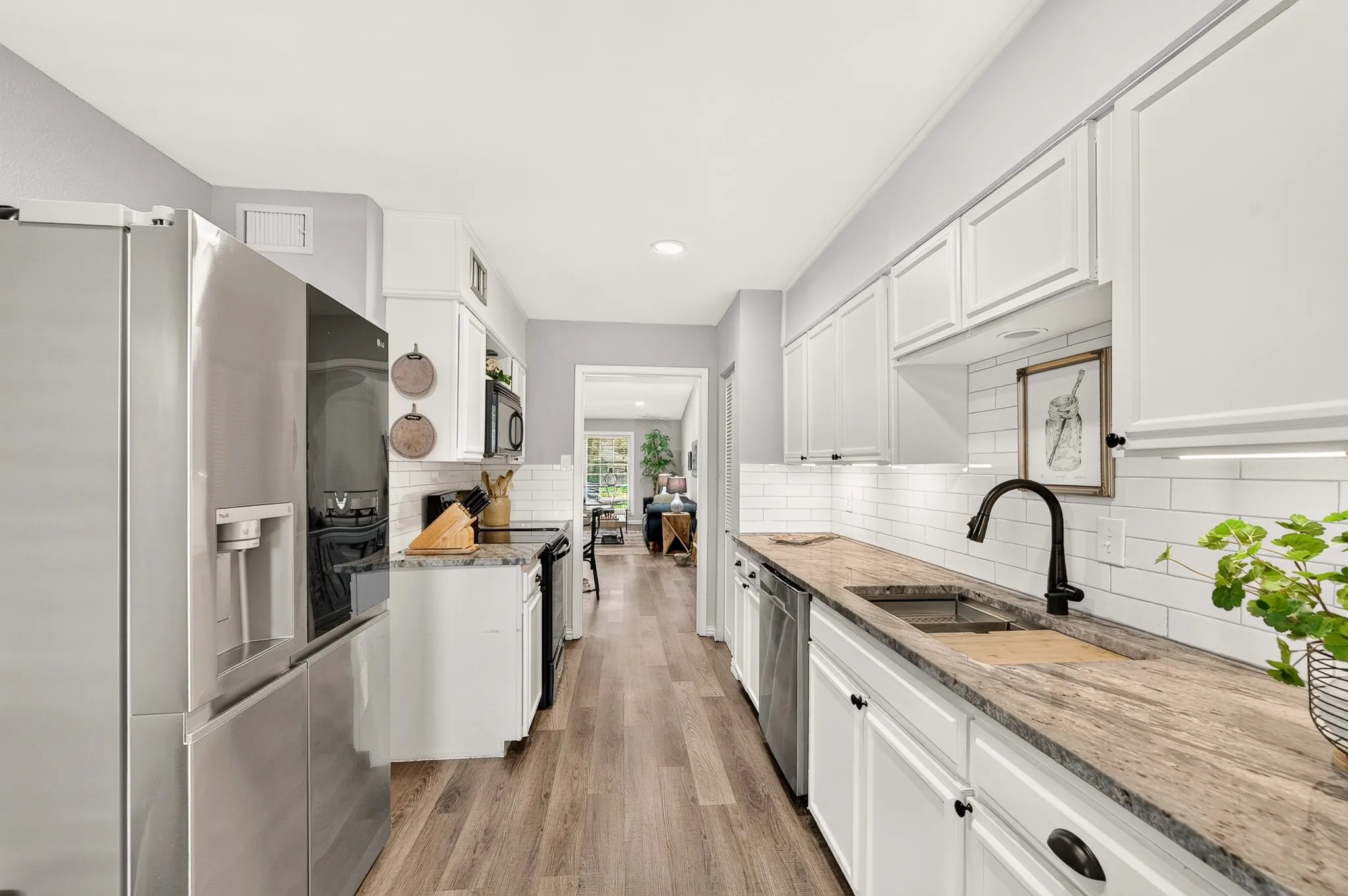 Townhouse For Sale in Dallas County , 13640 Flagstone Lane, Dallas, Texas 75240, 2 Bedroom, 2 Bathroom, Garage spaces, 1,200 Sqft, built in 1970, mls#21376076, Real Estate Agent in Dallas, Homes For Sale in Dallas county, Homes For Sale in Dallas, Realtor in Dallas Texas, Real Estate Brokerage Independent Realty Texas, Luminita Cordes Realtor