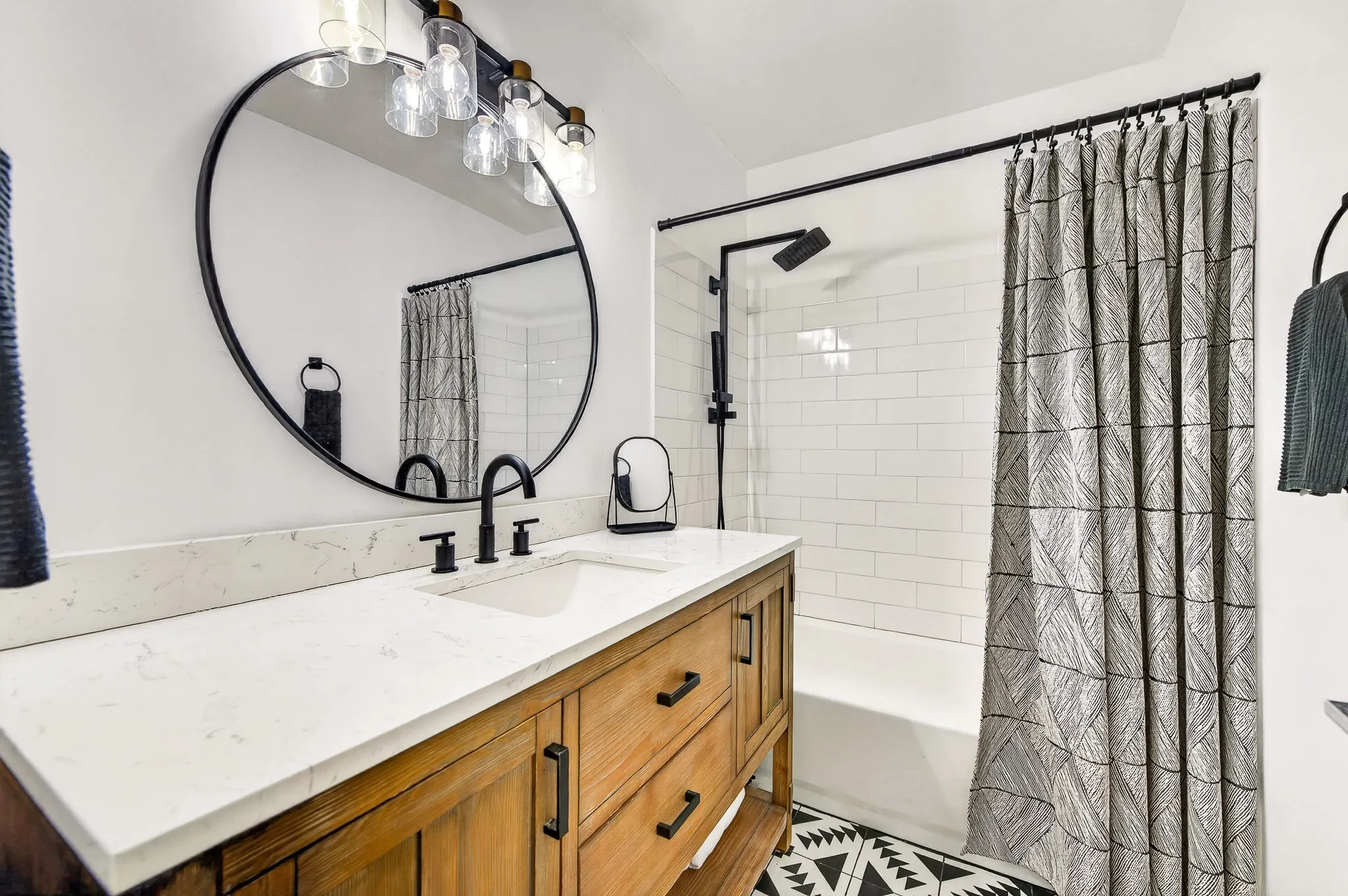 Townhouse For Sale in Dallas County , 13640 Flagstone Lane, Dallas, Texas 75240, 2 Bedroom, 2 Bathroom, Garage spaces, 1,200 Sqft, built in 1970, mls#21376076, Real Estate Agent in Dallas, Homes For Sale in Dallas county, Homes For Sale in Dallas, Realtor in Dallas Texas, Real Estate Brokerage Independent Realty Texas, Luminita Cordes Realtor