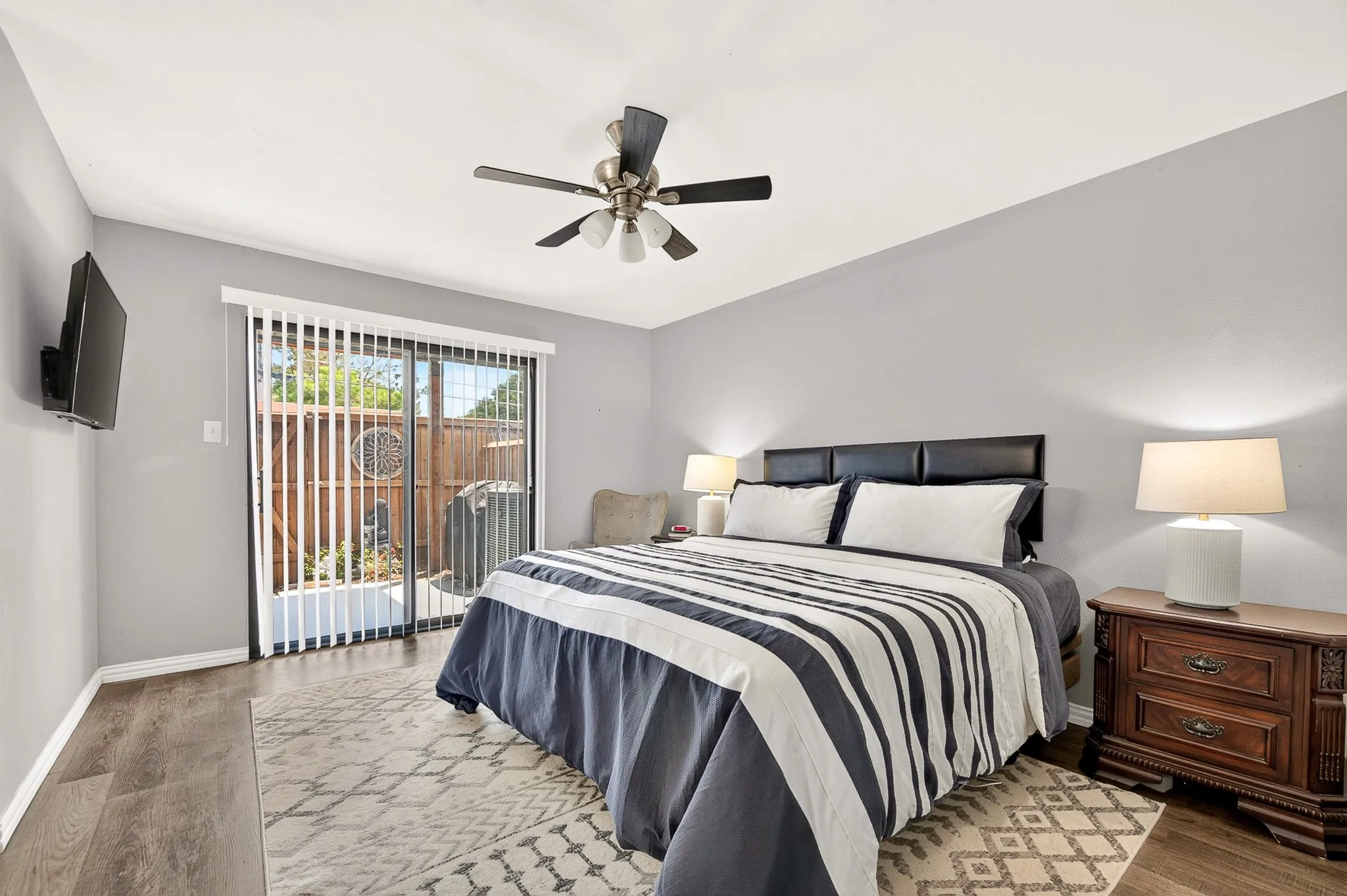 Townhouse For Sale in Dallas County , 13640 Flagstone Lane, Dallas, Texas 75240, 2 Bedroom, 2 Bathroom, Garage spaces, 1,200 Sqft, built in 1970, mls#21376076, Real Estate Agent in Dallas, Homes For Sale in Dallas county, Homes For Sale in Dallas, Realtor in Dallas Texas, Real Estate Brokerage Independent Realty Texas, Luminita Cordes Realtor