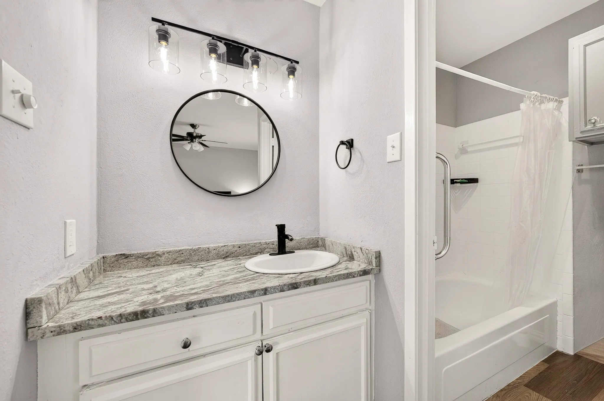 Townhouse For Sale in Dallas County , 13640 Flagstone Lane, Dallas, Texas 75240, 2 Bedroom, 2 Bathroom, Garage spaces, 1,200 Sqft, built in 1970, mls#21376076, Real Estate Agent in Dallas, Homes For Sale in Dallas county, Homes For Sale in Dallas, Realtor in Dallas Texas, Real Estate Brokerage Independent Realty Texas, Luminita Cordes Realtor