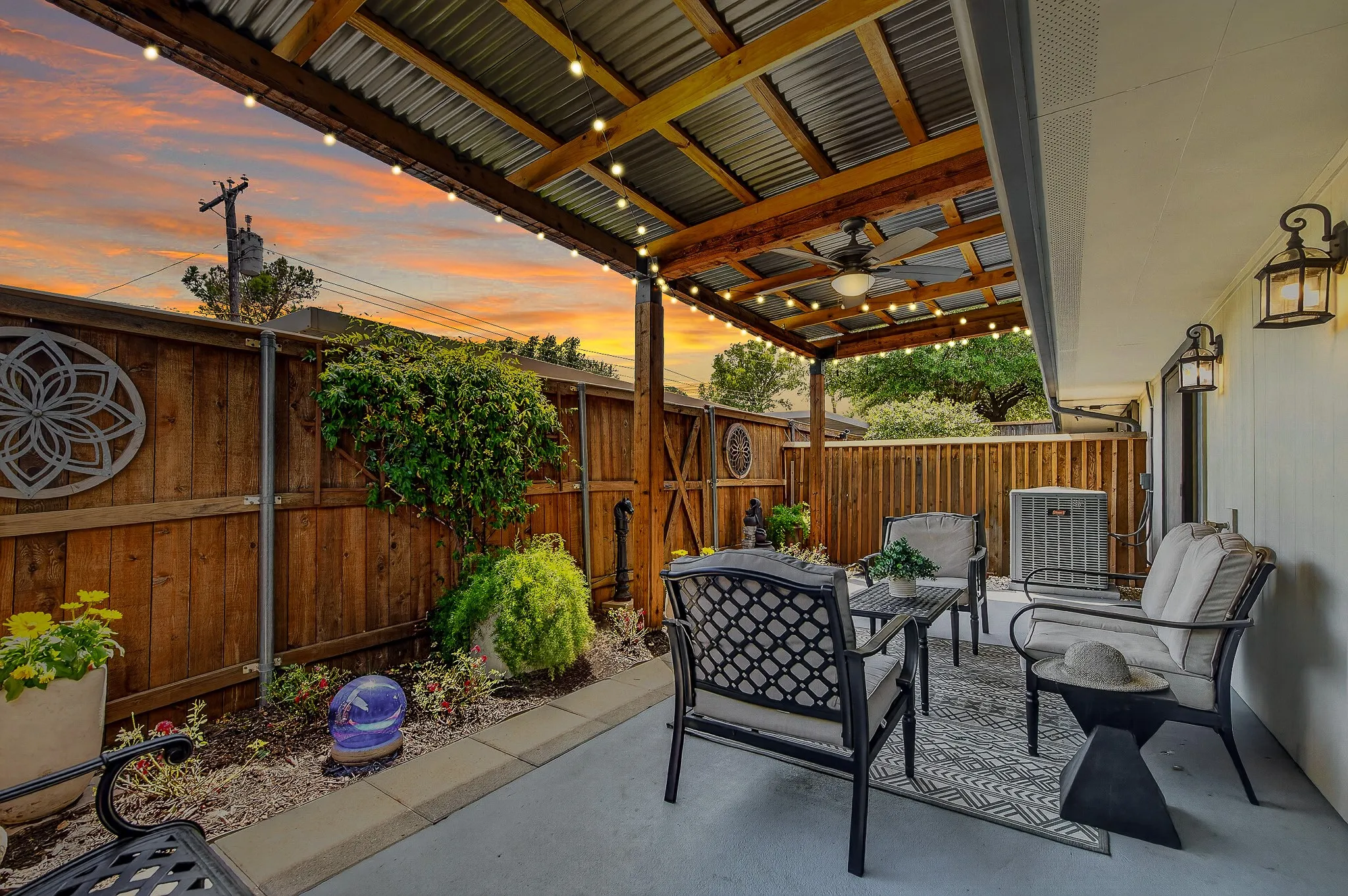 Townhouse For Sale in Dallas County , 13640 Flagstone Lane, Dallas, Texas 75240, 2 Bedroom, 2 Bathroom, Garage spaces, 1,200 Sqft, built in 1970, mls#21376076, Real Estate Agent in Dallas, Homes For Sale in Dallas county, Homes For Sale in Dallas, Realtor in Dallas Texas, Real Estate Brokerage Independent Realty Texas, Luminita Cordes Realtor