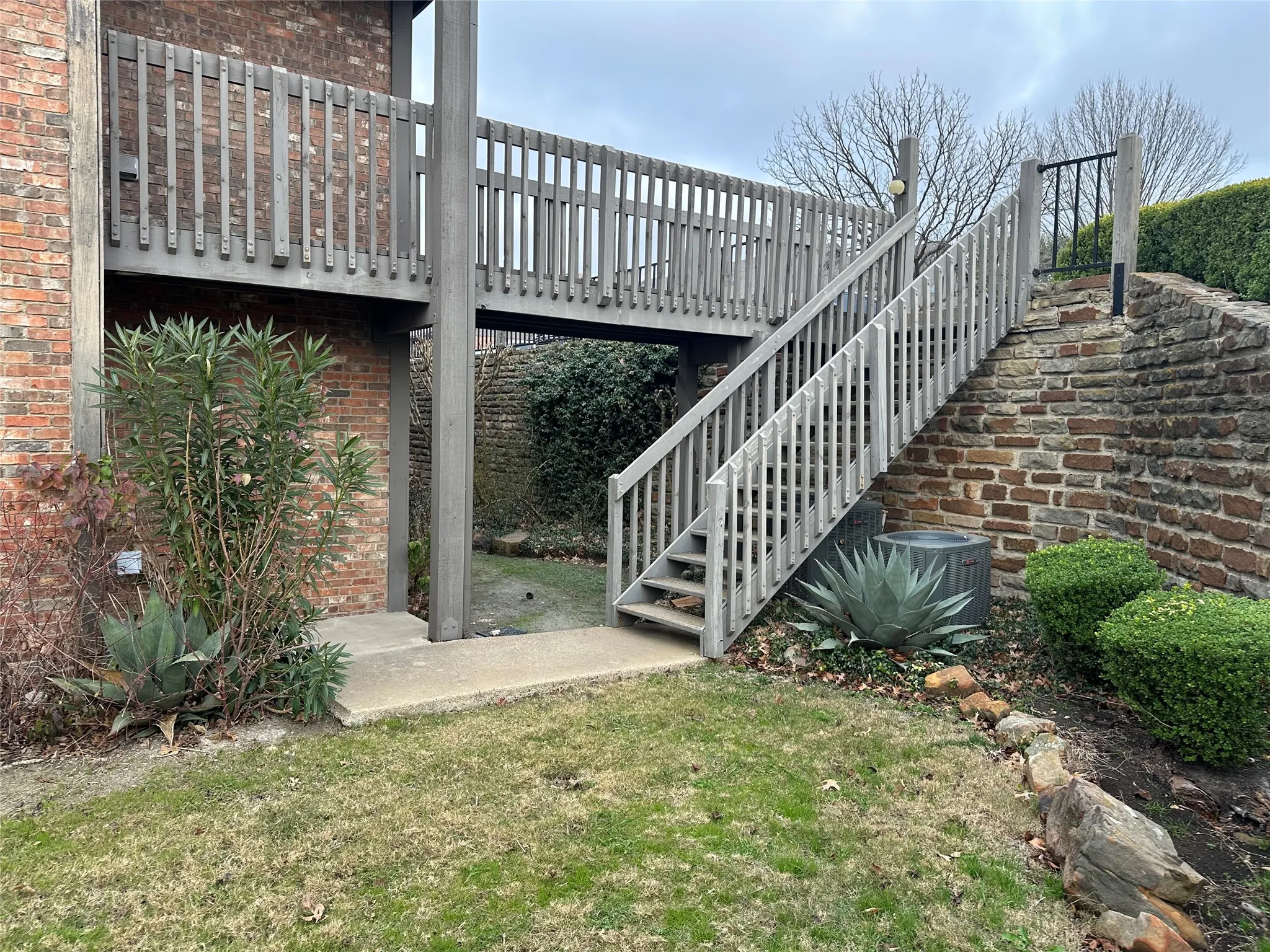 Condominium For Rent in Rockwall County , 927 Signal Ridge Place, Rockwall, Texas 75032, 1 Bedroom, 1 Bathroom, Garage spaces, 827 Sqft, built in 1983, mls#21384109, Real Estate Agent in Rockwall, Homes For Rent in Rockwall county, Homes For Rent in Rockwall, Realtor in Rockwall Texas, Real Estate Brokerage Independent Realty Texas, Luminita Cordes Realtor