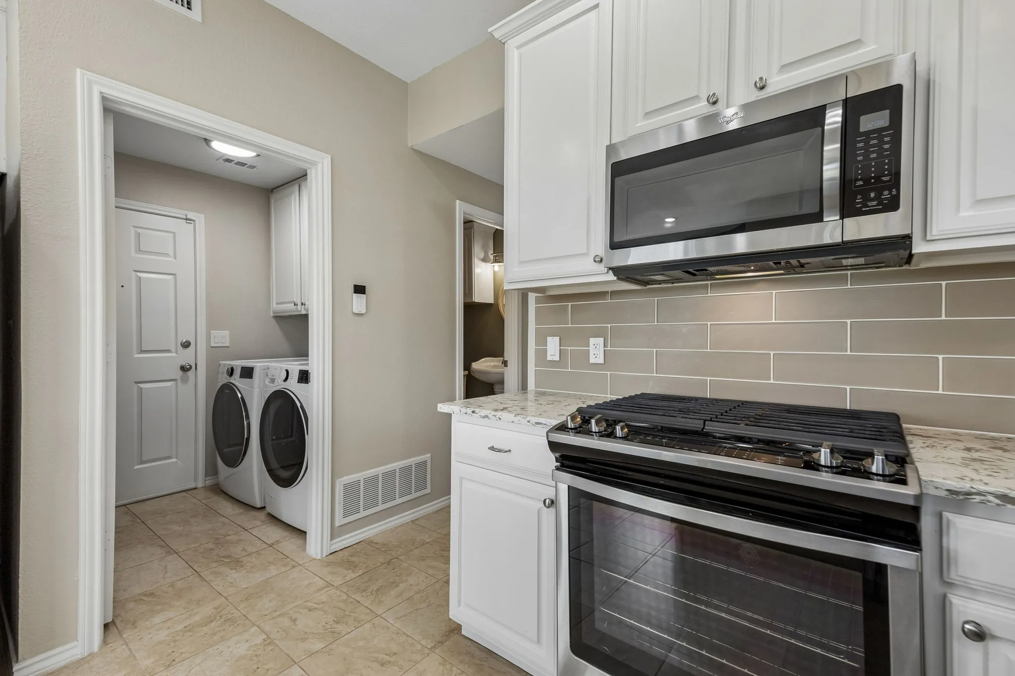 Microwave vented to outside! 6 burner gas range