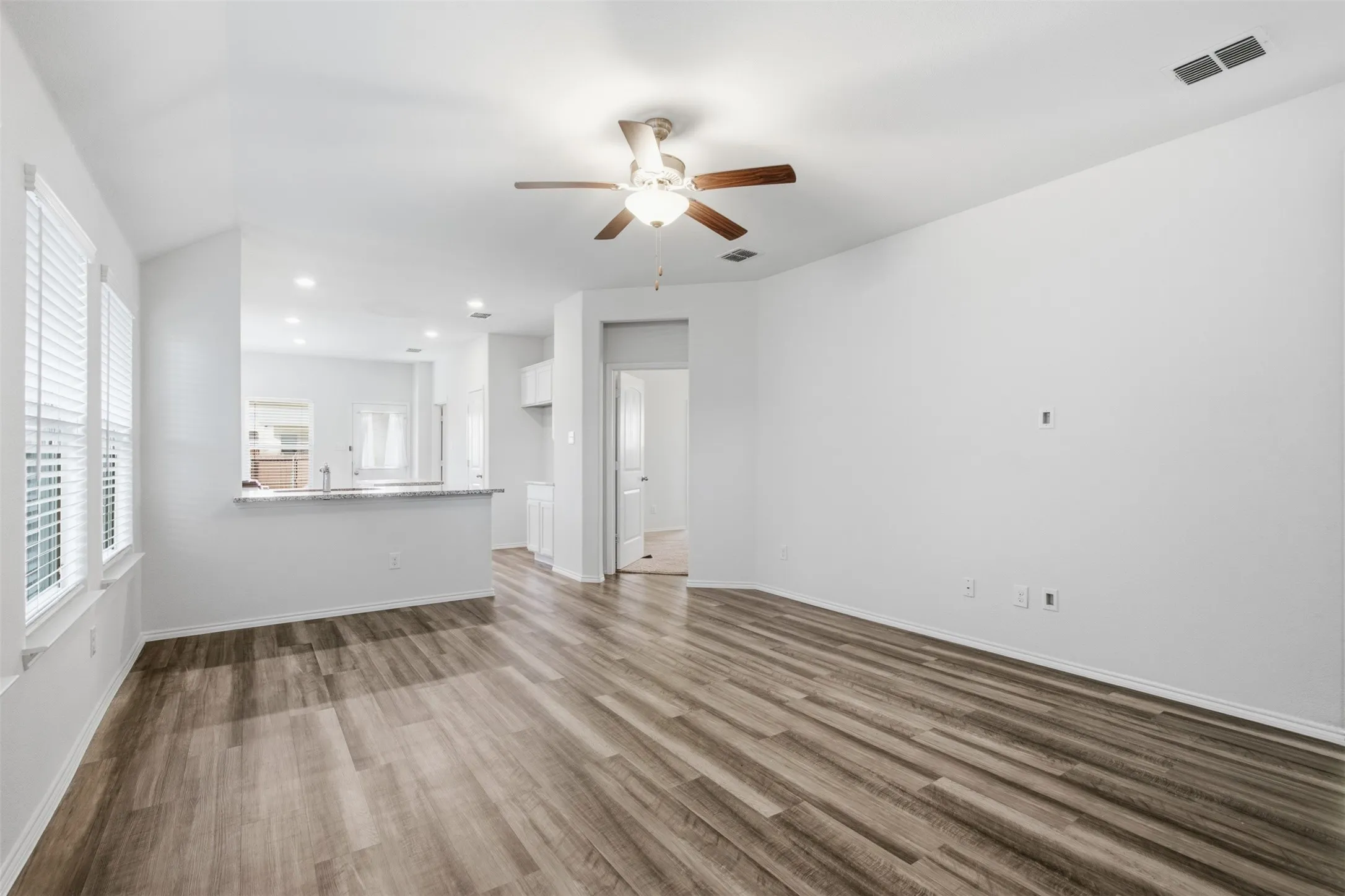 Single Family Residence For Sale in Kaufman County , 4007 Springfield Lane, Heartland, Texas 75126, 3 Bedroom, 2 Bathroom, 2 Garage spaces, 1,370 Sqft, built in 2019, mls#21380397, Real Estate Agent in Heartland, Homes For Sale in Kaufman county, Homes For Sale in Heartland, Realtor in Heartland Texas, Real Estate Brokerage Independent Realty Texas, Luminita Cordes Realtor