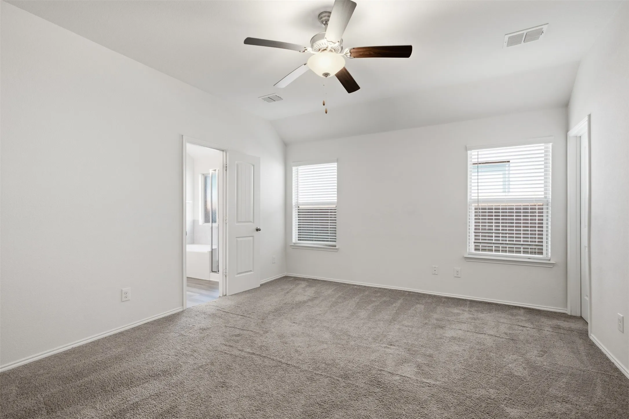 Single Family Residence For Sale in Kaufman County , 4007 Springfield Lane, Heartland, Texas 75126, 3 Bedroom, 2 Bathroom, 2 Garage spaces, 1,370 Sqft, built in 2019, mls#21380397, Real Estate Agent in Heartland, Homes For Sale in Kaufman county, Homes For Sale in Heartland, Realtor in Heartland Texas, Real Estate Brokerage Independent Realty Texas, Luminita Cordes Realtor