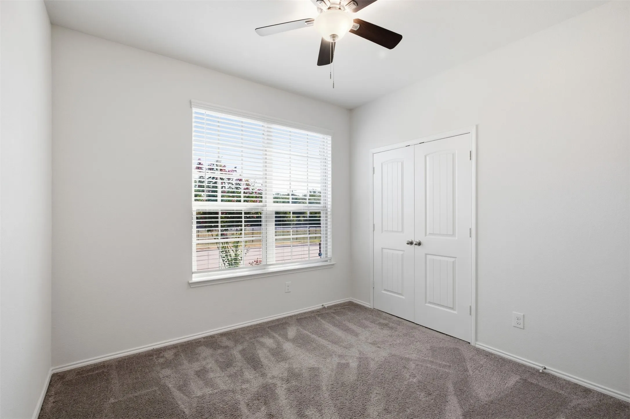 Single Family Residence For Sale in Kaufman County , 4007 Springfield Lane, Heartland, Texas 75126, 3 Bedroom, 2 Bathroom, 2 Garage spaces, 1,370 Sqft, built in 2019, mls#21380397, Real Estate Agent in Heartland, Homes For Sale in Kaufman county, Homes For Sale in Heartland, Realtor in Heartland Texas, Real Estate Brokerage Independent Realty Texas, Luminita Cordes Realtor