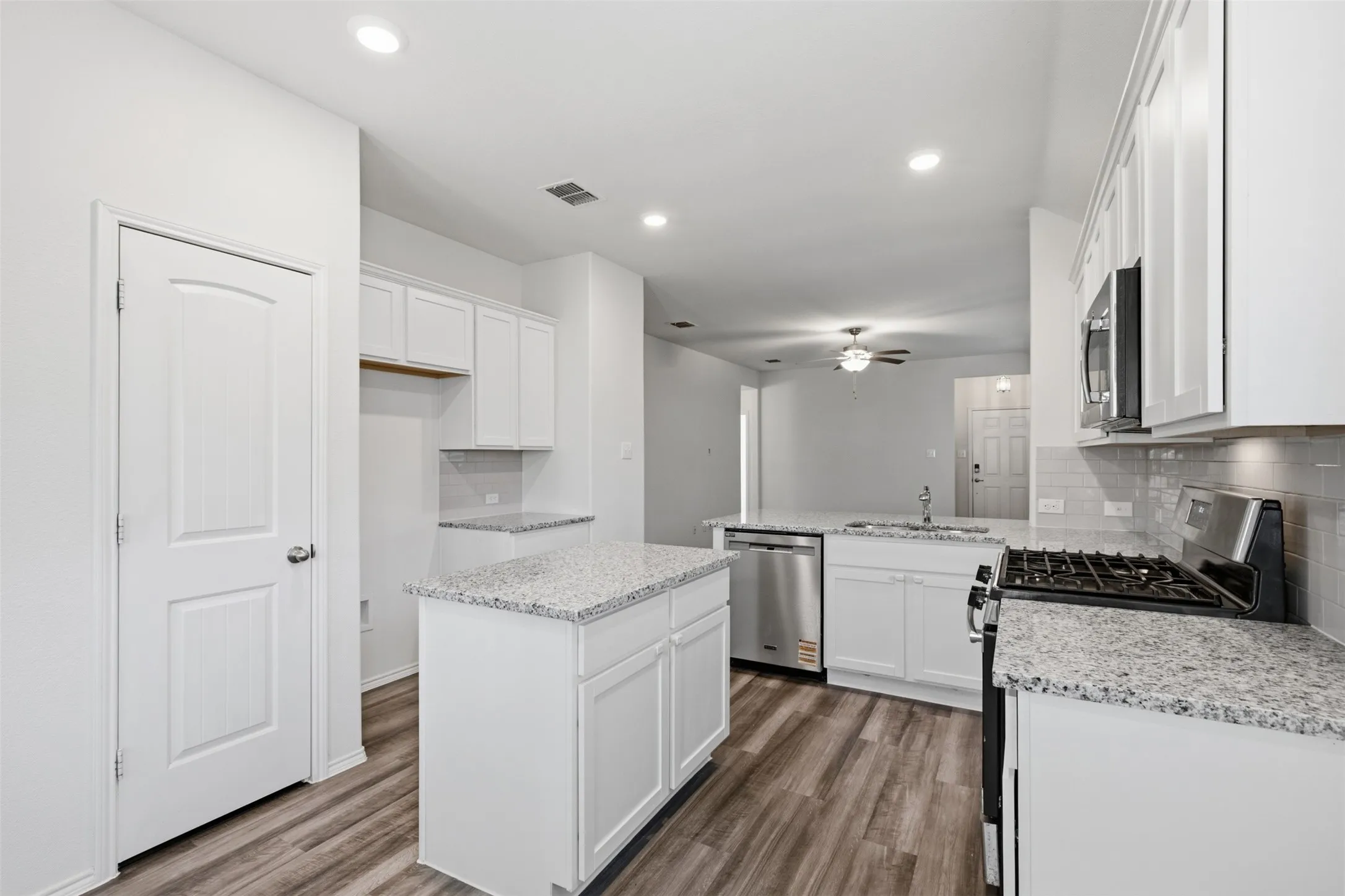 Single Family Residence For Sale in Kaufman County , 4007 Springfield Lane, Heartland, Texas 75126, 3 Bedroom, 2 Bathroom, 2 Garage spaces, 1,370 Sqft, built in 2019, mls#21380397, Real Estate Agent in Heartland, Homes For Sale in Kaufman county, Homes For Sale in Heartland, Realtor in Heartland Texas, Real Estate Brokerage Independent Realty Texas, Luminita Cordes Realtor