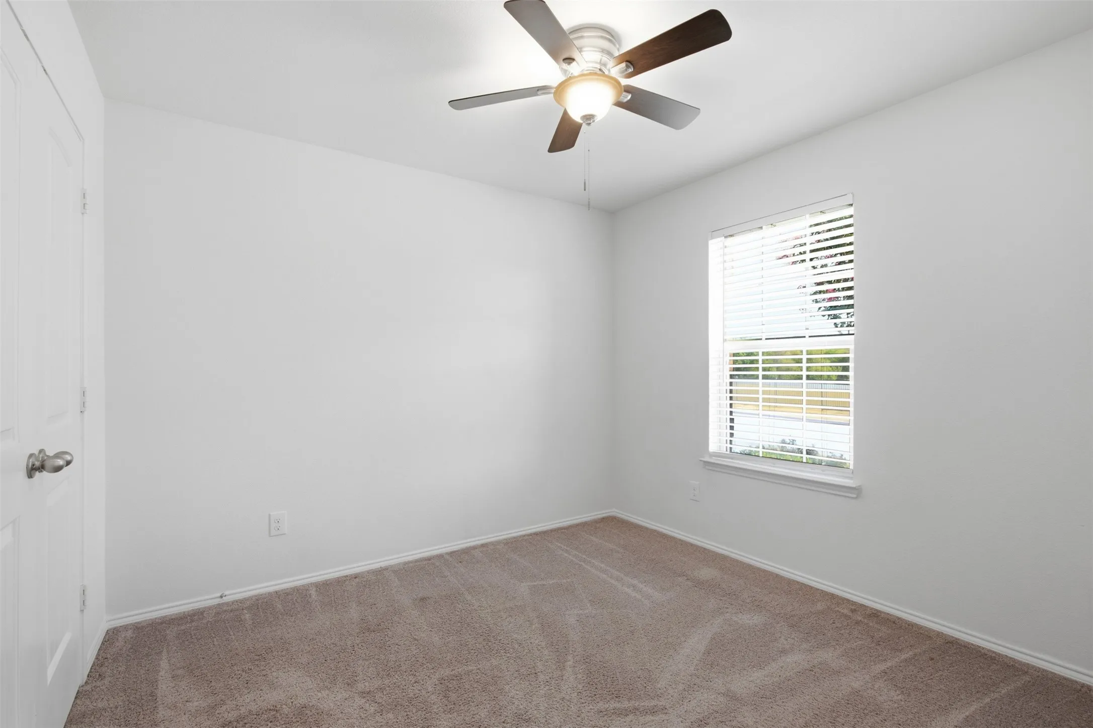 Single Family Residence For Sale in Kaufman County , 4007 Springfield Lane, Heartland, Texas 75126, 3 Bedroom, 2 Bathroom, 2 Garage spaces, 1,370 Sqft, built in 2019, mls#21380397, Real Estate Agent in Heartland, Homes For Sale in Kaufman county, Homes For Sale in Heartland, Realtor in Heartland Texas, Real Estate Brokerage Independent Realty Texas, Luminita Cordes Realtor