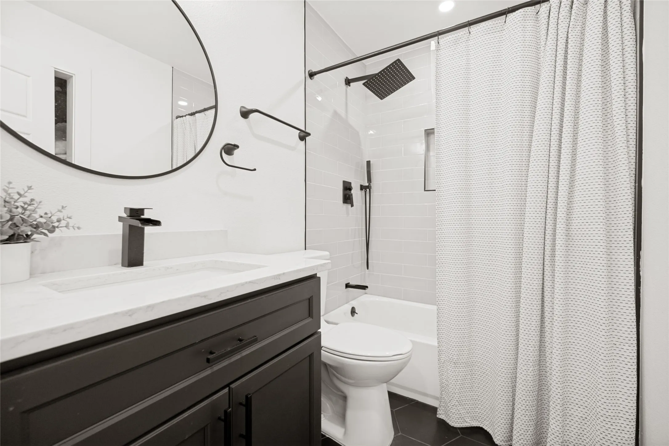 Single Family Residence For Sale in Denton County , 3715 Westminster Drive, Carrollton, Texas 75007, 4 Bedroom, 4 Bathroom, 2 Garage spaces, 2,108 Sqft, built in 1977, mls#21375134, Real Estate Agent in Carrollton, Homes For Sale in Denton county, Homes For Sale in Carrollton, Realtor in Carrollton Texas, Real Estate Brokerage Independent Realty Texas, Luminita Cordes Realtor