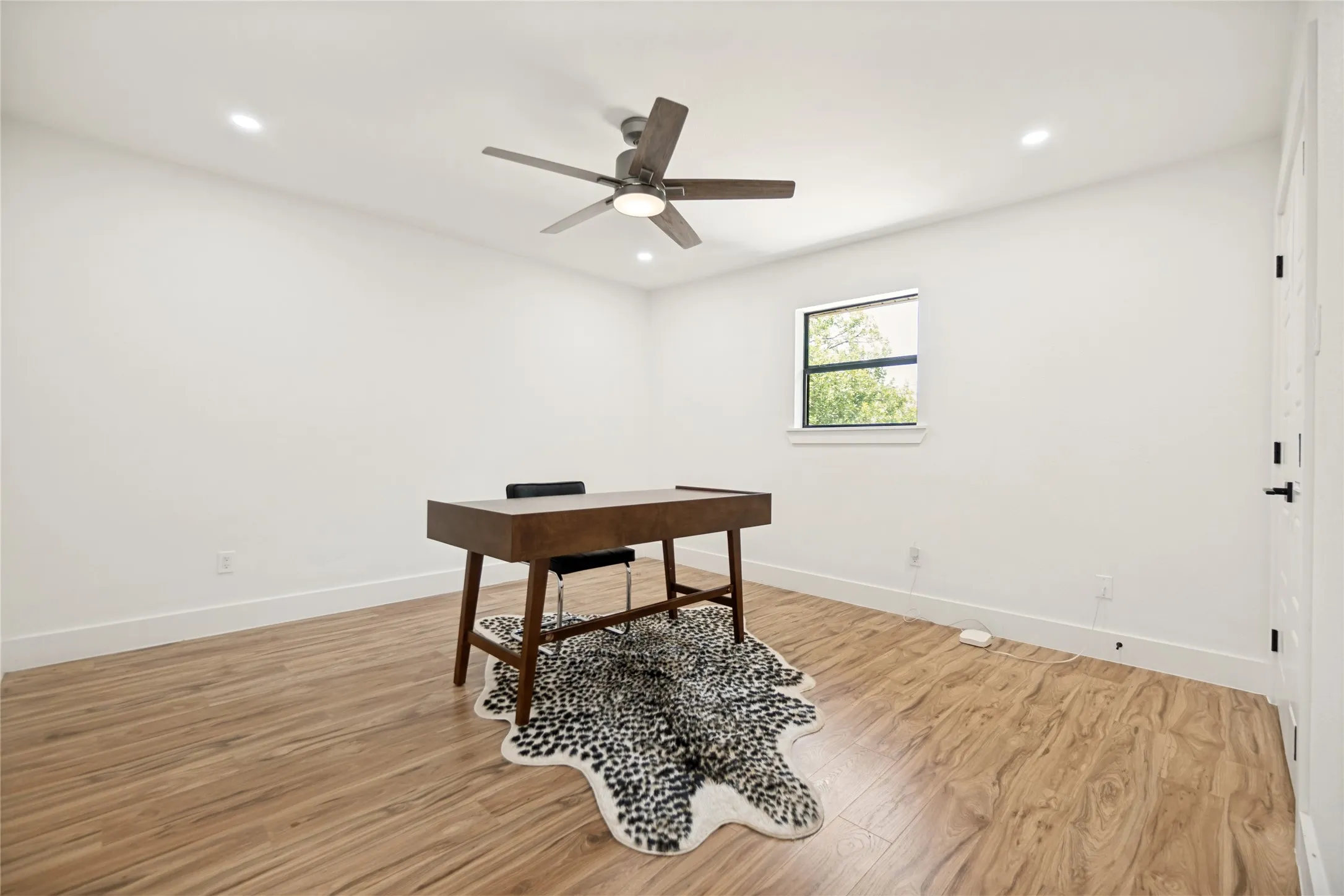 Single Family Residence For Sale in Denton County , 3715 Westminster Drive, Carrollton, Texas 75007, 4 Bedroom, 4 Bathroom, 2 Garage spaces, 2,108 Sqft, built in 1977, mls#21375134, Real Estate Agent in Carrollton, Homes For Sale in Denton county, Homes For Sale in Carrollton, Realtor in Carrollton Texas, Real Estate Brokerage Independent Realty Texas, Luminita Cordes Realtor
