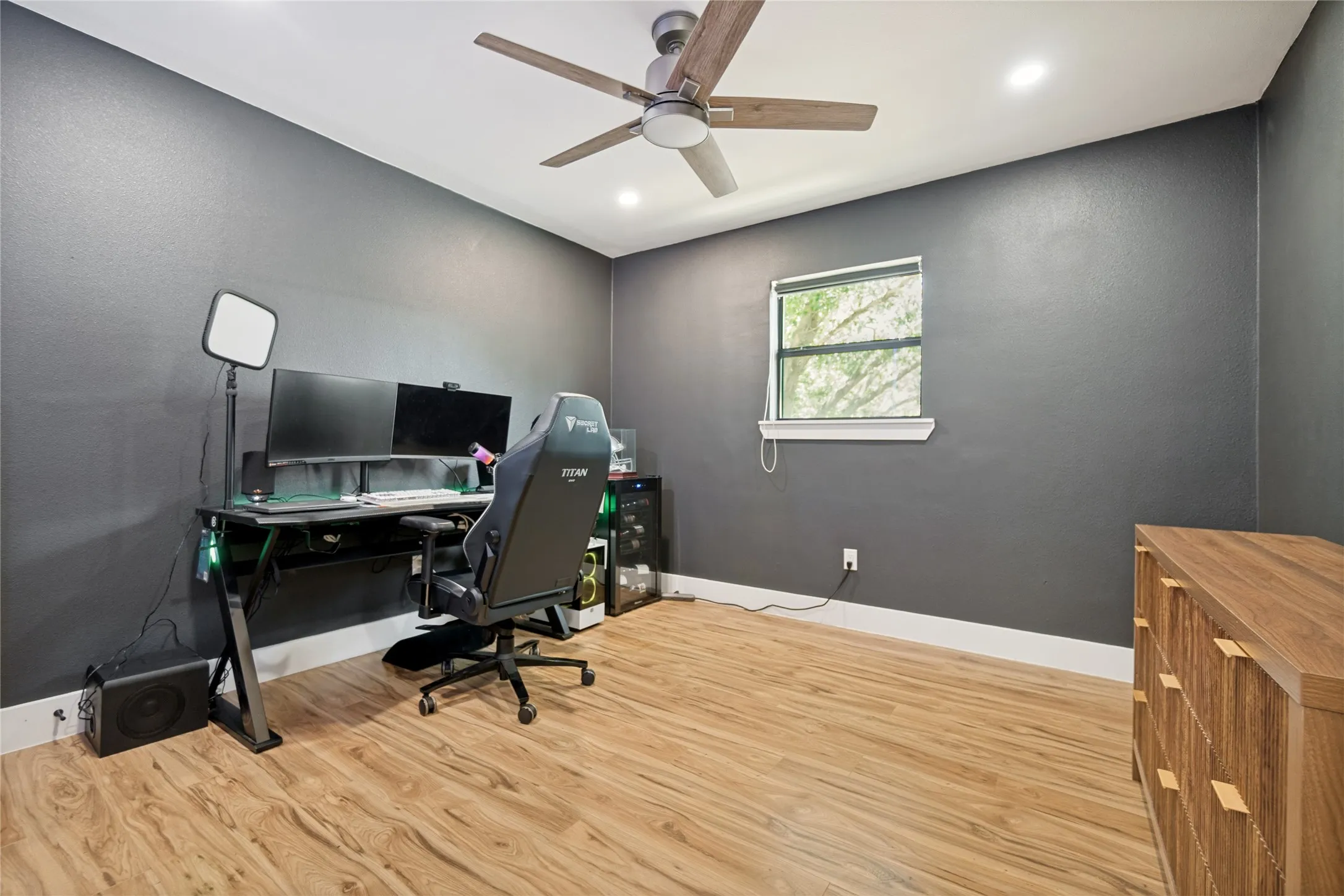 Single Family Residence For Sale in Denton County , 3715 Westminster Drive, Carrollton, Texas 75007, 4 Bedroom, 4 Bathroom, 2 Garage spaces, 2,108 Sqft, built in 1977, mls#21375134, Real Estate Agent in Carrollton, Homes For Sale in Denton county, Homes For Sale in Carrollton, Realtor in Carrollton Texas, Real Estate Brokerage Independent Realty Texas, Luminita Cordes Realtor