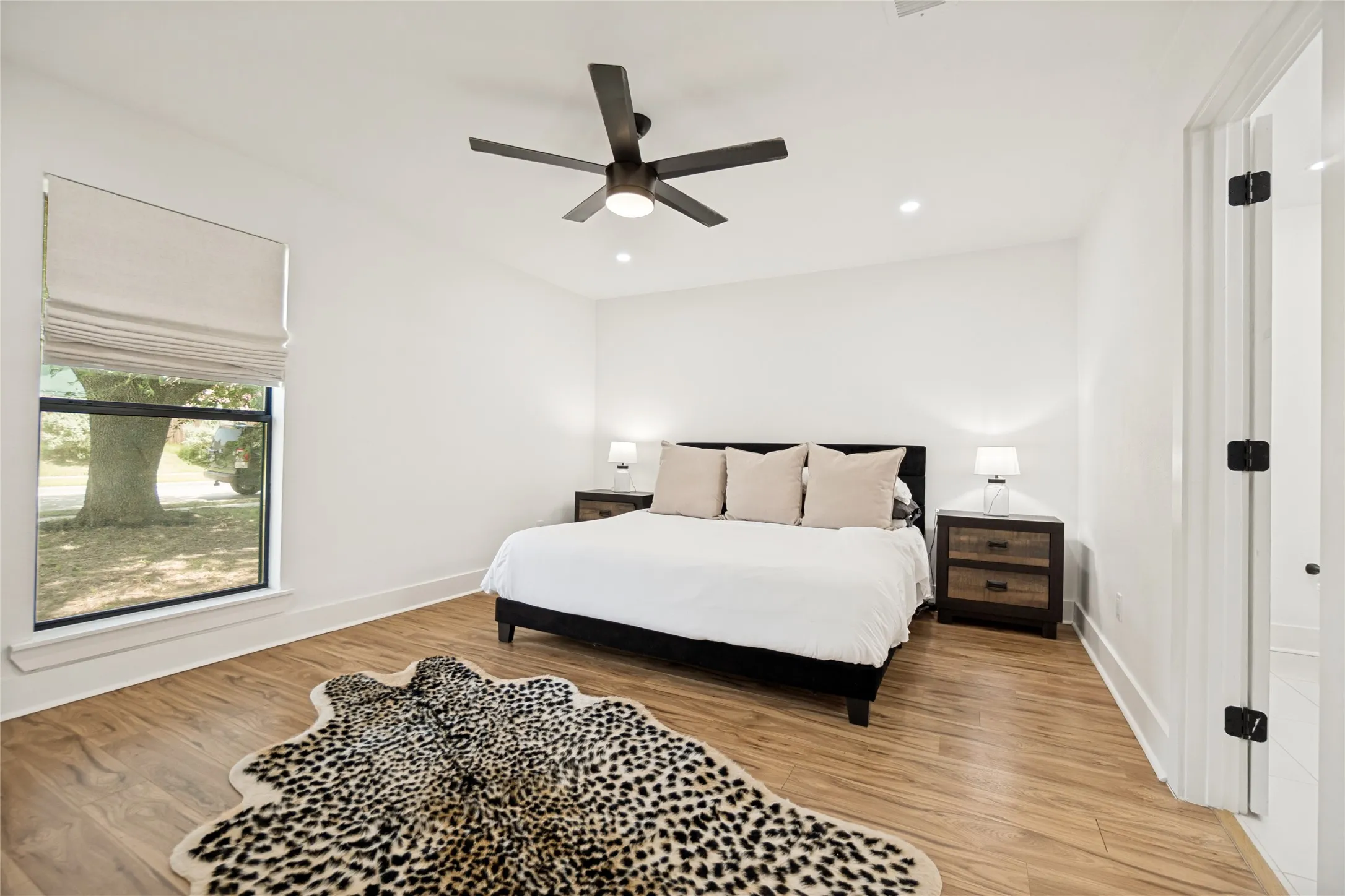 Single Family Residence For Sale in Denton County , 3715 Westminster Drive, Carrollton, Texas 75007, 4 Bedroom, 4 Bathroom, 2 Garage spaces, 2,108 Sqft, built in 1977, mls#21375134, Real Estate Agent in Carrollton, Homes For Sale in Denton county, Homes For Sale in Carrollton, Realtor in Carrollton Texas, Real Estate Brokerage Independent Realty Texas, Luminita Cordes Realtor