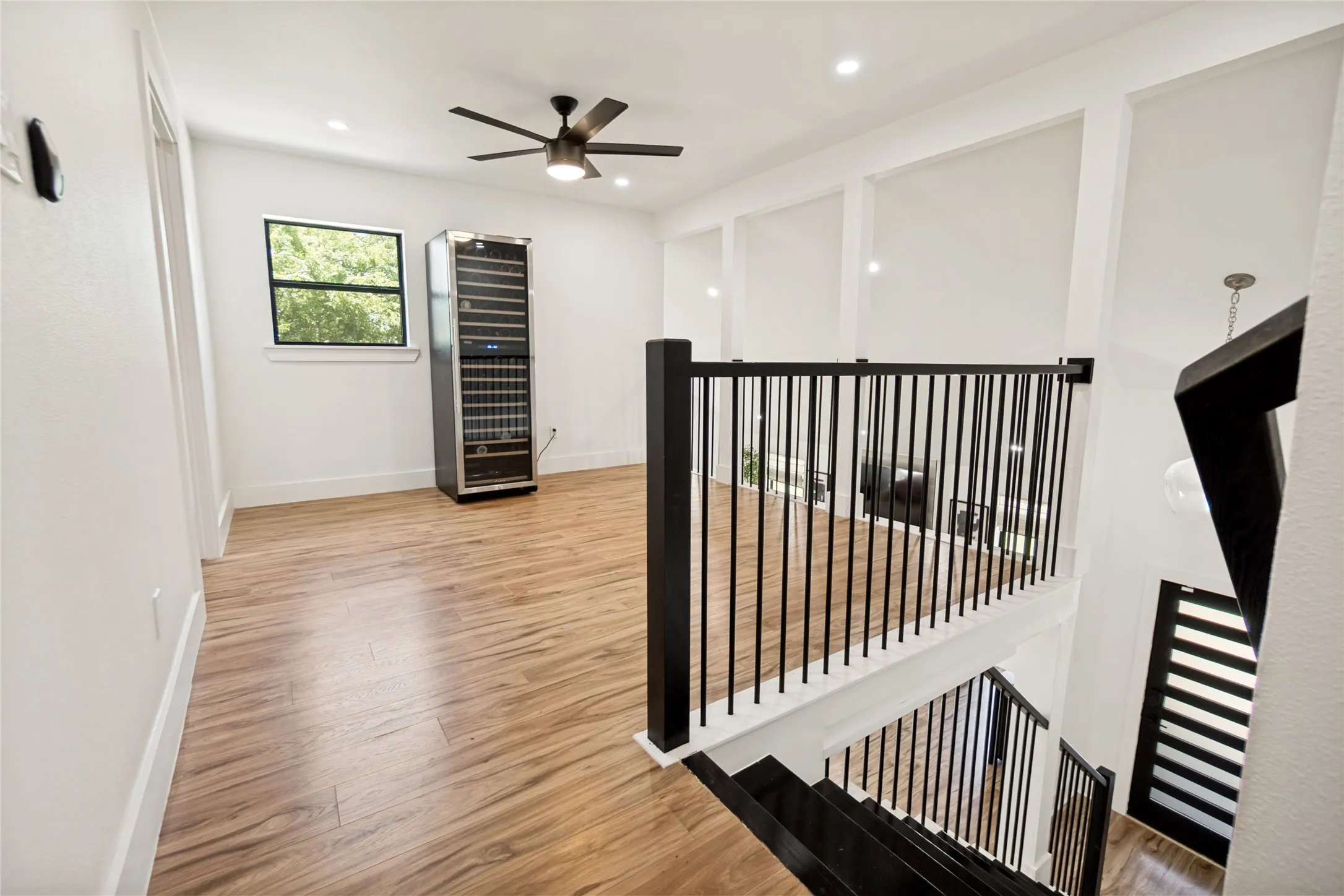 Single Family Residence For Sale in Denton County , 3715 Westminster Drive, Carrollton, Texas 75007, 4 Bedroom, 4 Bathroom, 2 Garage spaces, 2,108 Sqft, built in 1977, mls#21375134, Real Estate Agent in Carrollton, Homes For Sale in Denton county, Homes For Sale in Carrollton, Realtor in Carrollton Texas, Real Estate Brokerage Independent Realty Texas, Luminita Cordes Realtor