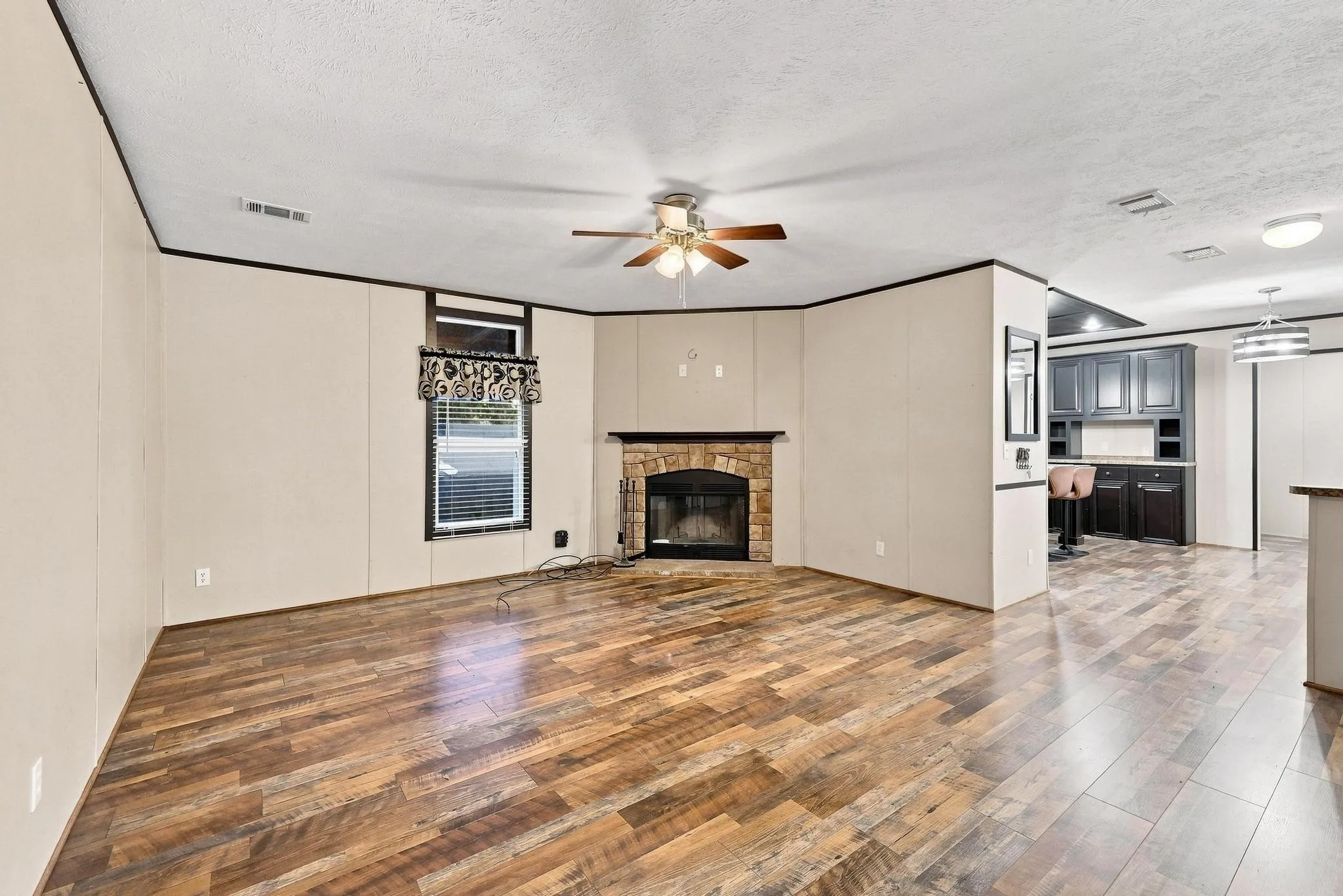 Mobile Home For Sale in Grayson County , 82 Outdrive Circle, Pottsboro, Texas 75076, 3 Bedroom, 2 Bathroom, Garage spaces, 2,000 Sqft, built in 2014, mls#21379412, Real Estate Agent in Pottsboro, Homes For Sale in Grayson county, Homes For Sale in Pottsboro, Realtor in Pottsboro Texas, Real Estate Brokerage Independent Realty Texas, Luminita Cordes Realtor