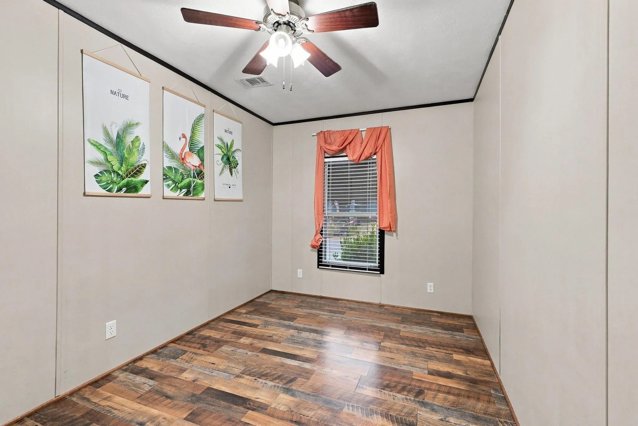 Mobile Home For Sale in Grayson County , 82 Outdrive Circle, Pottsboro, Texas 75076, 3 Bedroom, 2 Bathroom, Garage spaces, 2,000 Sqft, built in 2014, mls#21379412, Real Estate Agent in Pottsboro, Homes For Sale in Grayson county, Homes For Sale in Pottsboro, Realtor in Pottsboro Texas, Real Estate Brokerage Independent Realty Texas, Luminita Cordes Realtor
