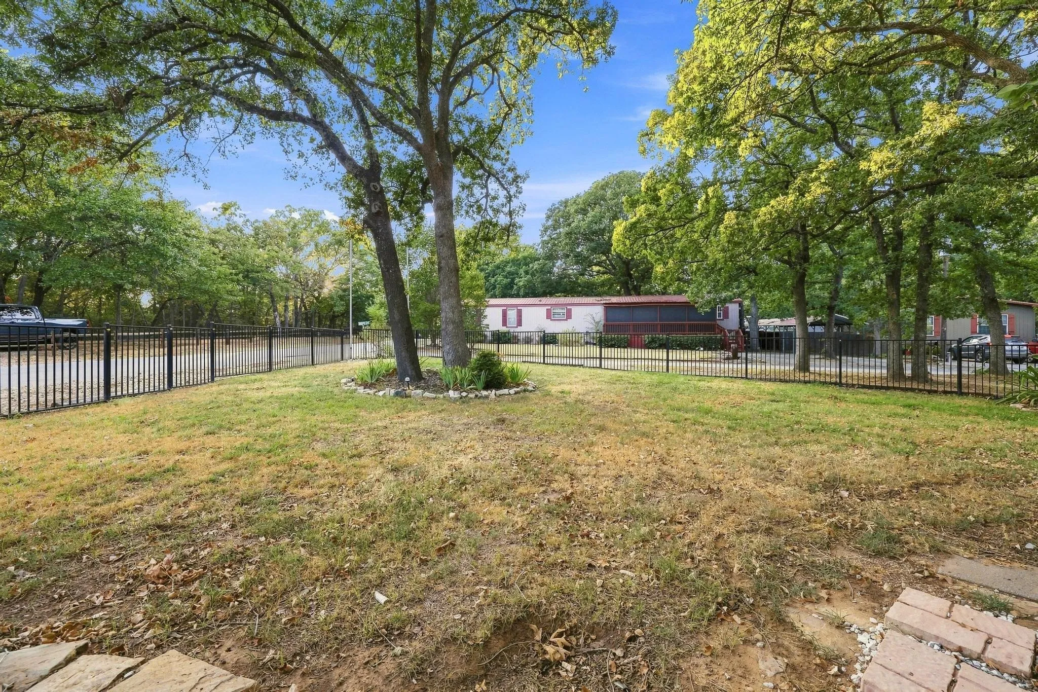 Mobile Home For Sale in Grayson County , 82 Outdrive Circle, Pottsboro, Texas 75076, 3 Bedroom, 2 Bathroom, Garage spaces, 2,000 Sqft, built in 2014, mls#21379412, Real Estate Agent in Pottsboro, Homes For Sale in Grayson county, Homes For Sale in Pottsboro, Realtor in Pottsboro Texas, Real Estate Brokerage Independent Realty Texas, Luminita Cordes Realtor
