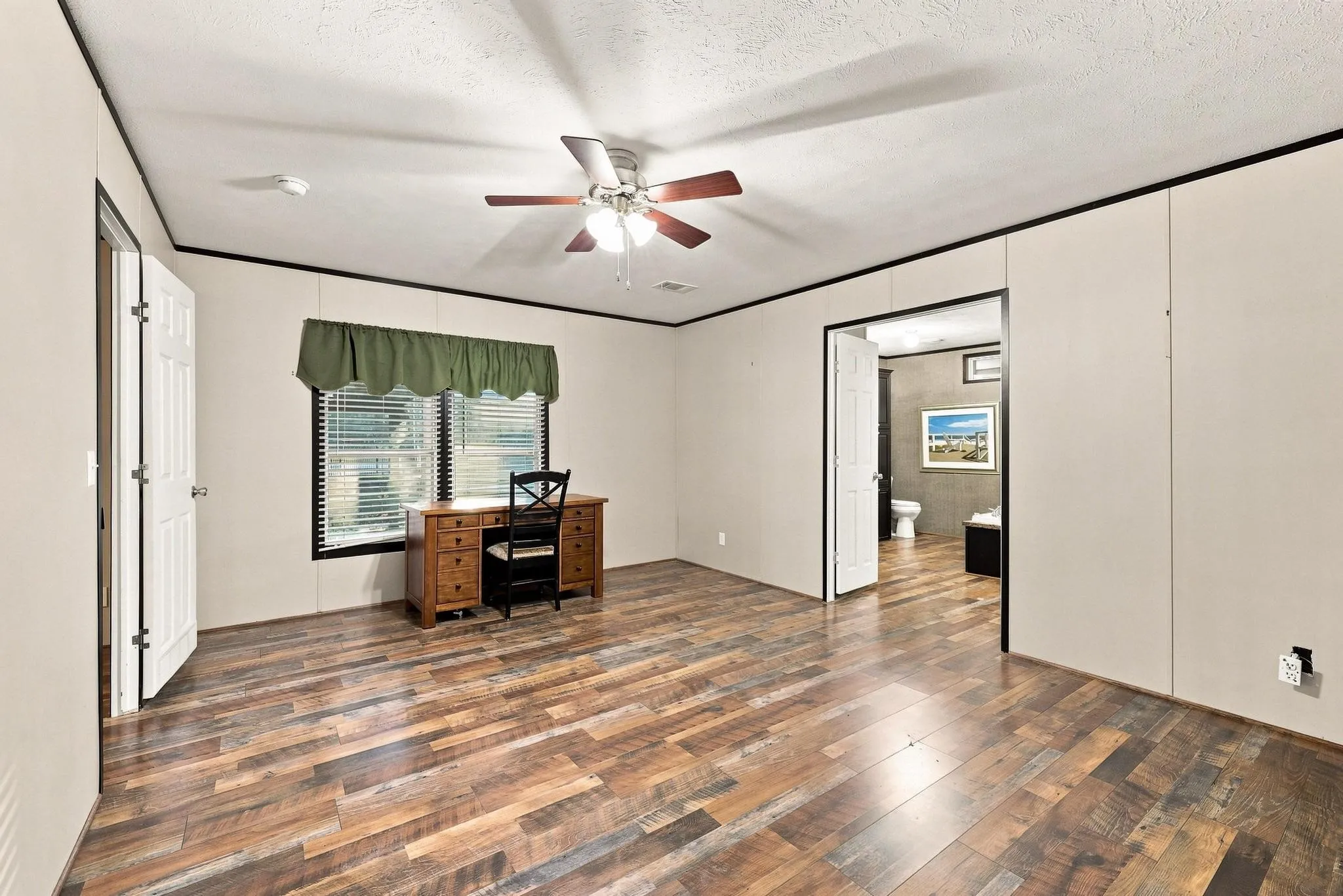 Mobile Home For Sale in Grayson County , 82 Outdrive Circle, Pottsboro, Texas 75076, 3 Bedroom, 2 Bathroom, Garage spaces, 2,000 Sqft, built in 2014, mls#21379412, Real Estate Agent in Pottsboro, Homes For Sale in Grayson county, Homes For Sale in Pottsboro, Realtor in Pottsboro Texas, Real Estate Brokerage Independent Realty Texas, Luminita Cordes Realtor