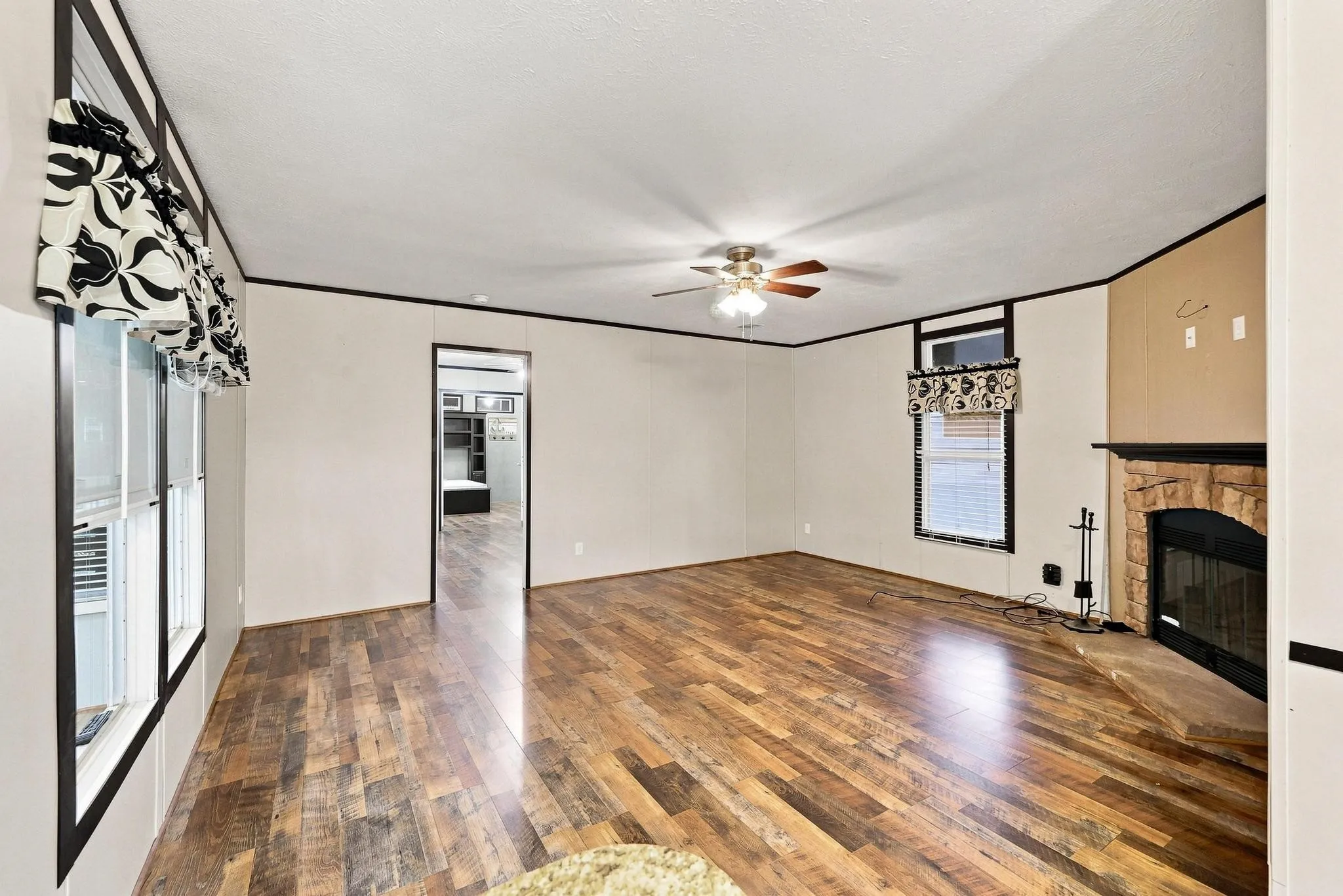 Mobile Home For Sale in Grayson County , 82 Outdrive Circle, Pottsboro, Texas 75076, 3 Bedroom, 2 Bathroom, Garage spaces, 2,000 Sqft, built in 2014, mls#21379412, Real Estate Agent in Pottsboro, Homes For Sale in Grayson county, Homes For Sale in Pottsboro, Realtor in Pottsboro Texas, Real Estate Brokerage Independent Realty Texas, Luminita Cordes Realtor