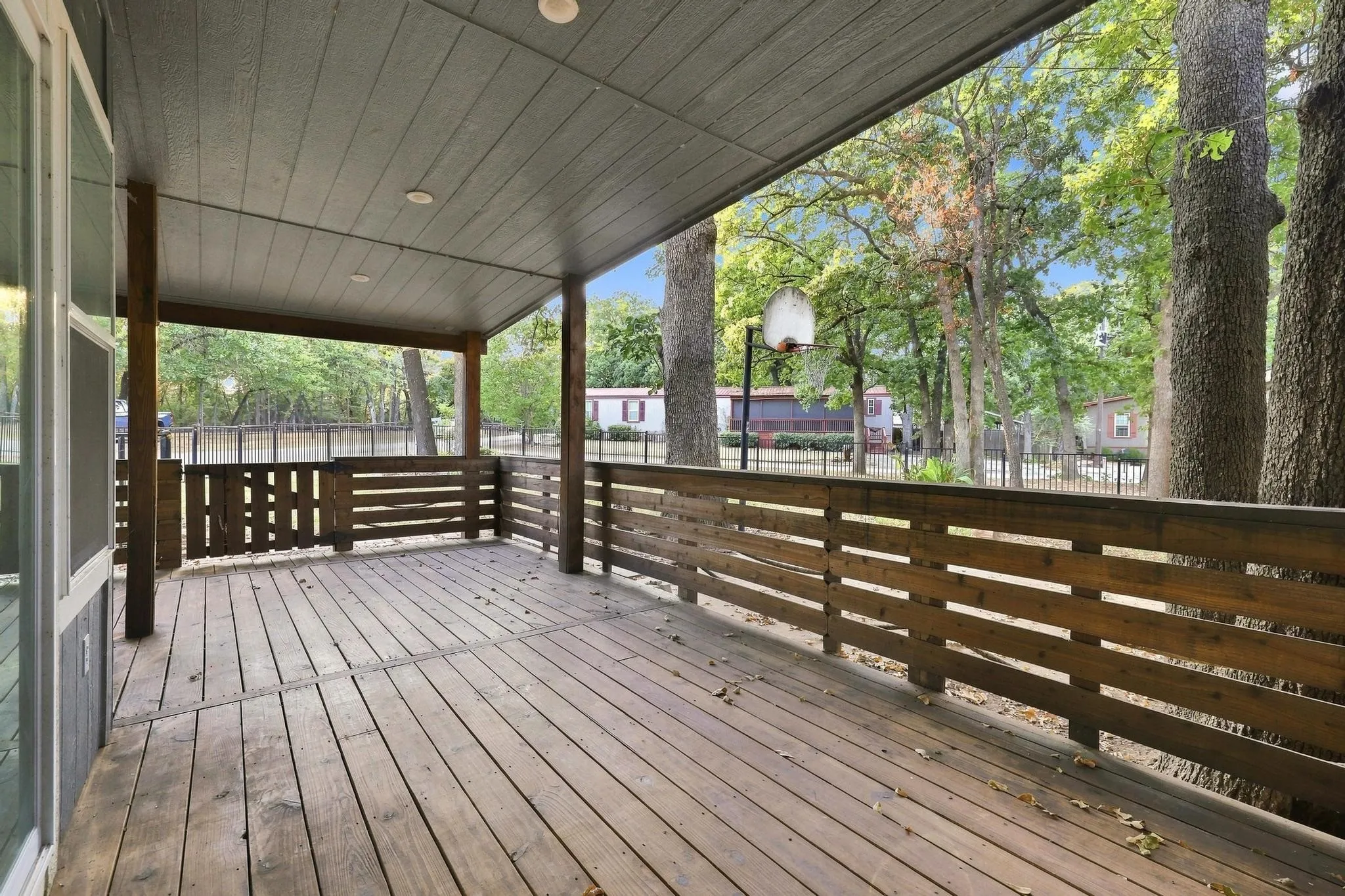Mobile Home For Sale in Grayson County , 82 Outdrive Circle, Pottsboro, Texas 75076, 3 Bedroom, 2 Bathroom, Garage spaces, 2,000 Sqft, built in 2014, mls#21379412, Real Estate Agent in Pottsboro, Homes For Sale in Grayson county, Homes For Sale in Pottsboro, Realtor in Pottsboro Texas, Real Estate Brokerage Independent Realty Texas, Luminita Cordes Realtor