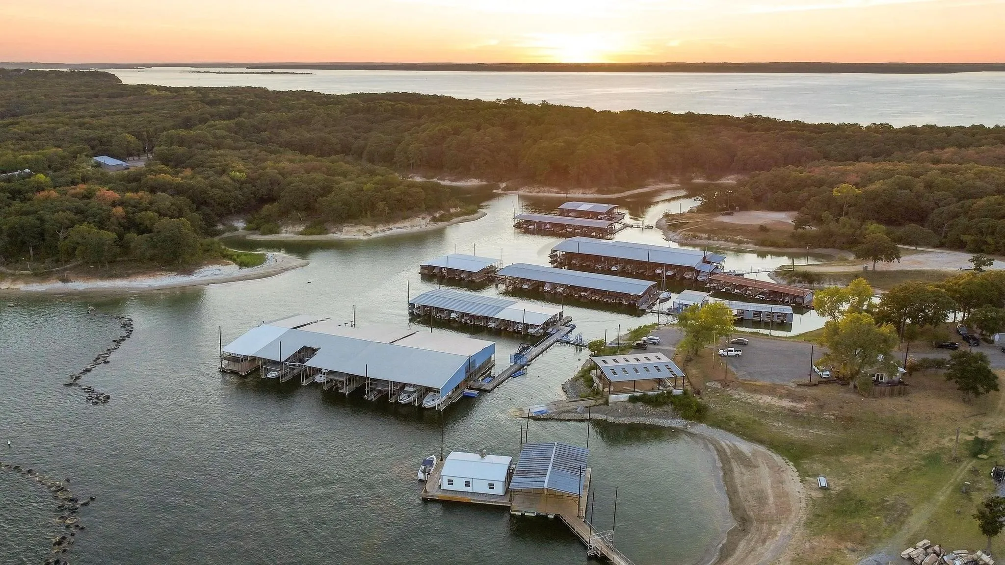 Mobile Home For Sale in Grayson County , 82 Outdrive Circle, Pottsboro, Texas 75076, 3 Bedroom, 2 Bathroom, Garage spaces, 2,000 Sqft, built in 2014, mls#21379412, Real Estate Agent in Pottsboro, Homes For Sale in Grayson county, Homes For Sale in Pottsboro, Realtor in Pottsboro Texas, Real Estate Brokerage Independent Realty Texas, Luminita Cordes Realtor