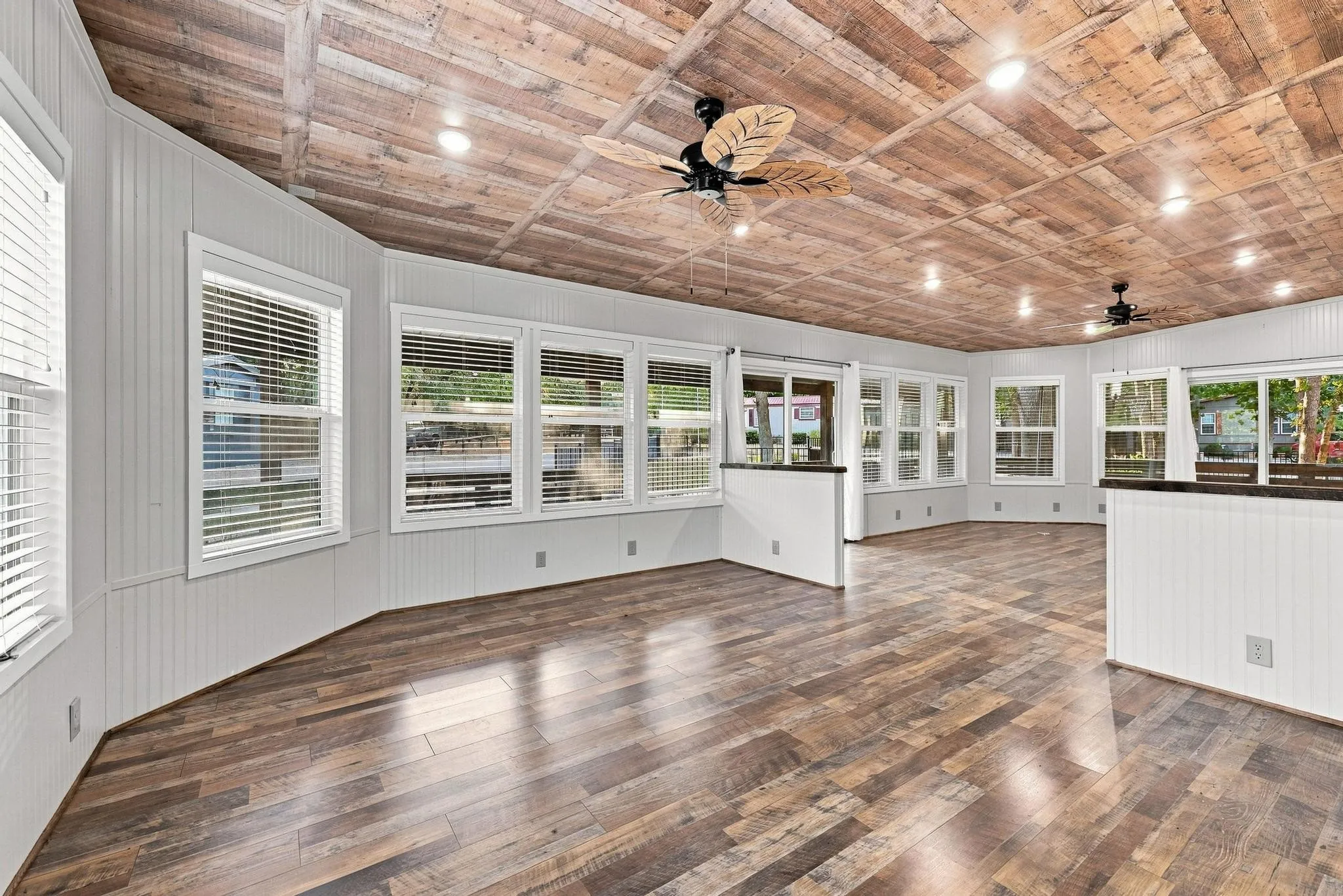 Mobile Home For Sale in Grayson County , 82 Outdrive Circle, Pottsboro, Texas 75076, 3 Bedroom, 2 Bathroom, Garage spaces, 2,000 Sqft, built in 2014, mls#21379412, Real Estate Agent in Pottsboro, Homes For Sale in Grayson county, Homes For Sale in Pottsboro, Realtor in Pottsboro Texas, Real Estate Brokerage Independent Realty Texas, Luminita Cordes Realtor