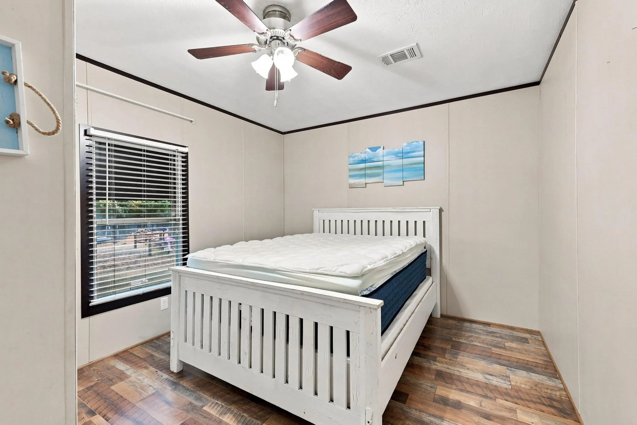 Mobile Home For Sale in Grayson County , 82 Outdrive Circle, Pottsboro, Texas 75076, 3 Bedroom, 2 Bathroom, Garage spaces, 2,000 Sqft, built in 2014, mls#21379412, Real Estate Agent in Pottsboro, Homes For Sale in Grayson county, Homes For Sale in Pottsboro, Realtor in Pottsboro Texas, Real Estate Brokerage Independent Realty Texas, Luminita Cordes Realtor