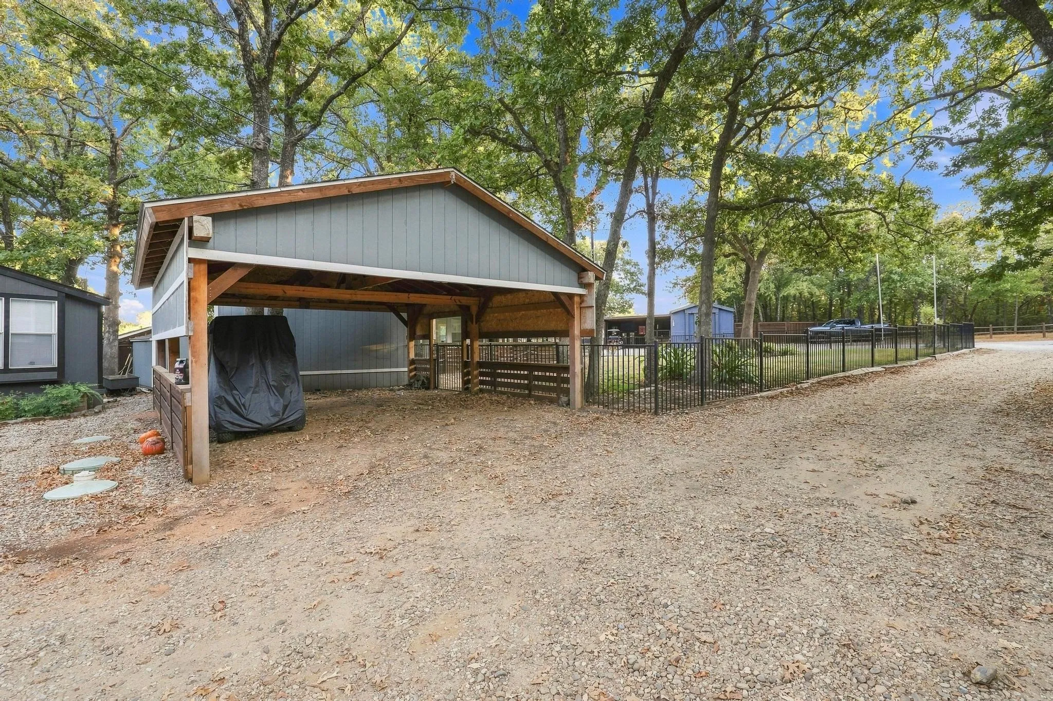 Mobile Home For Sale in Grayson County , 82 Outdrive Circle, Pottsboro, Texas 75076, 3 Bedroom, 2 Bathroom, Garage spaces, 2,000 Sqft, built in 2014, mls#21379412, Real Estate Agent in Pottsboro, Homes For Sale in Grayson county, Homes For Sale in Pottsboro, Realtor in Pottsboro Texas, Real Estate Brokerage Independent Realty Texas, Luminita Cordes Realtor