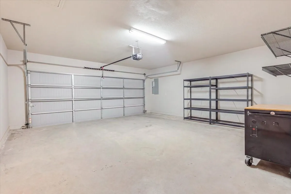 Farm For Sale in Erath County , 335 Remuda Trail, Stephenville, Texas 76401, 3 Bedroom, 2 Bathroom, 2 Garage spaces, 2,093 Sqft, built in 2020, mls#21383583, Real Estate Agent in Stephenville, Homes For Sale in Erath county, Homes For Sale in Stephenville, Realtor in Stephenville Texas, Real Estate Brokerage Independent Realty Texas, Luminita Cordes Realtor