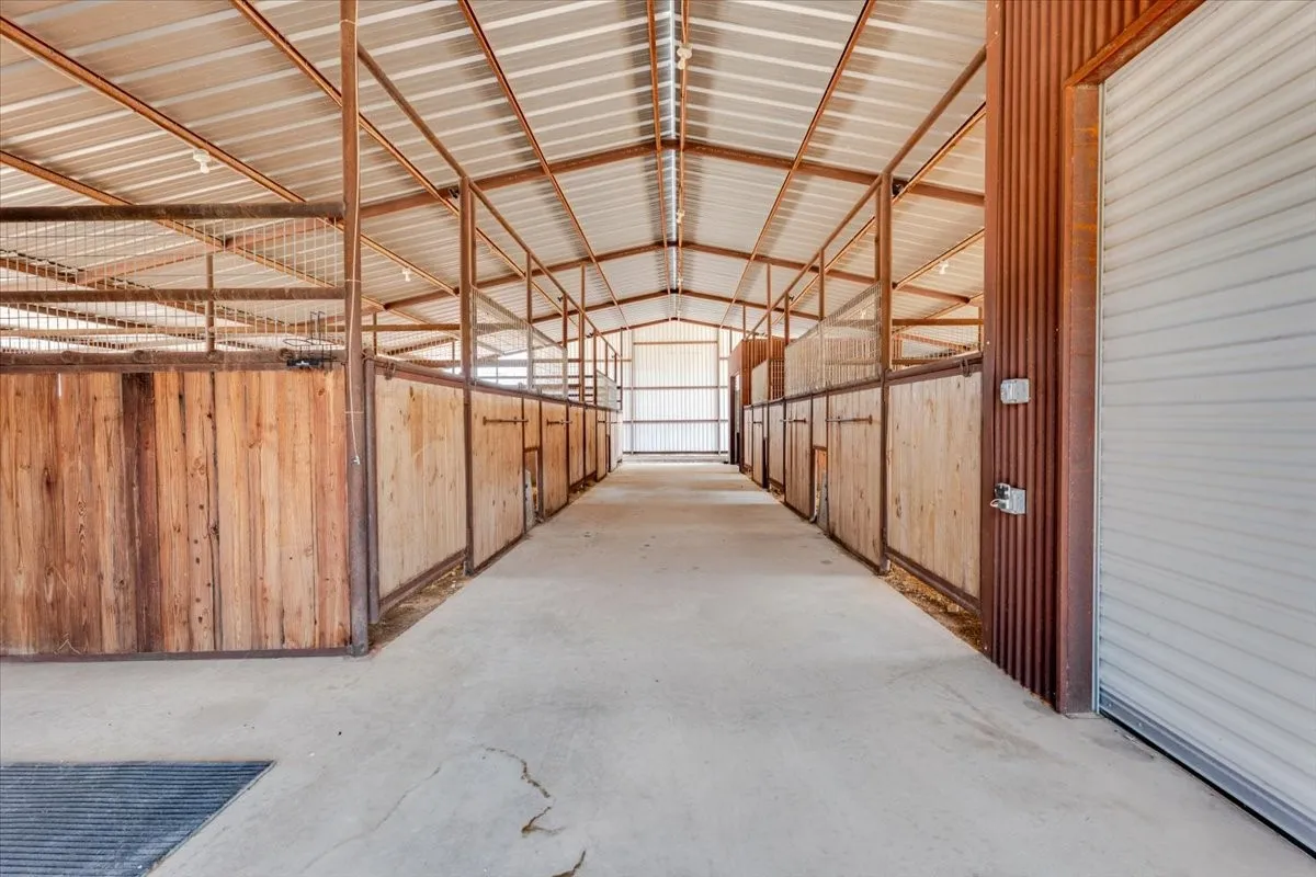 Farm For Sale in Erath County , 335 Remuda Trail, Stephenville, Texas 76401, 3 Bedroom, 2 Bathroom, 2 Garage spaces, 2,093 Sqft, built in 2020, mls#21383583, Real Estate Agent in Stephenville, Homes For Sale in Erath county, Homes For Sale in Stephenville, Realtor in Stephenville Texas, Real Estate Brokerage Independent Realty Texas, Luminita Cordes Realtor