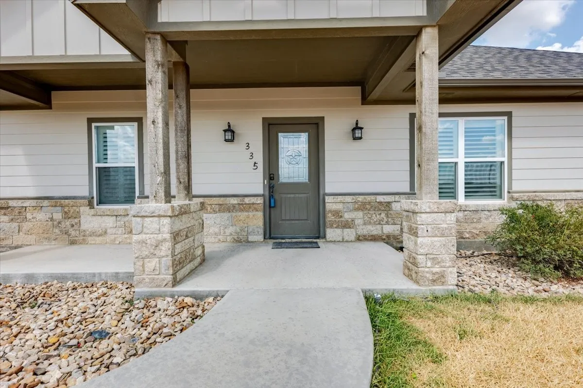Farm For Sale in Erath County , 335 Remuda Trail, Stephenville, Texas 76401, 3 Bedroom, 2 Bathroom, 2 Garage spaces, 2,093 Sqft, built in 2020, mls#21383583, Real Estate Agent in Stephenville, Homes For Sale in Erath county, Homes For Sale in Stephenville, Realtor in Stephenville Texas, Real Estate Brokerage Independent Realty Texas, Luminita Cordes Realtor
