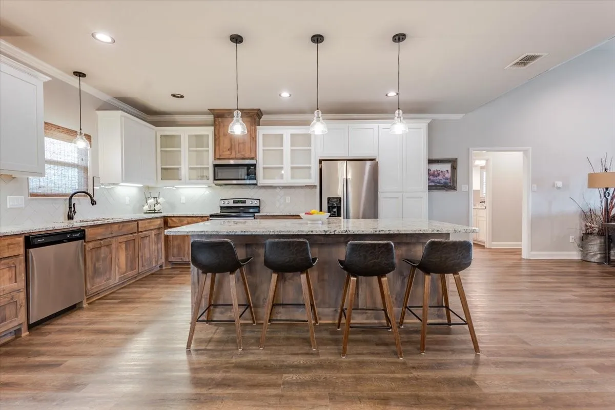 Farm For Sale in Erath County , 335 Remuda Trail, Stephenville, Texas 76401, 3 Bedroom, 2 Bathroom, 2 Garage spaces, 2,093 Sqft, built in 2020, mls#21383583, Real Estate Agent in Stephenville, Homes For Sale in Erath county, Homes For Sale in Stephenville, Realtor in Stephenville Texas, Real Estate Brokerage Independent Realty Texas, Luminita Cordes Realtor