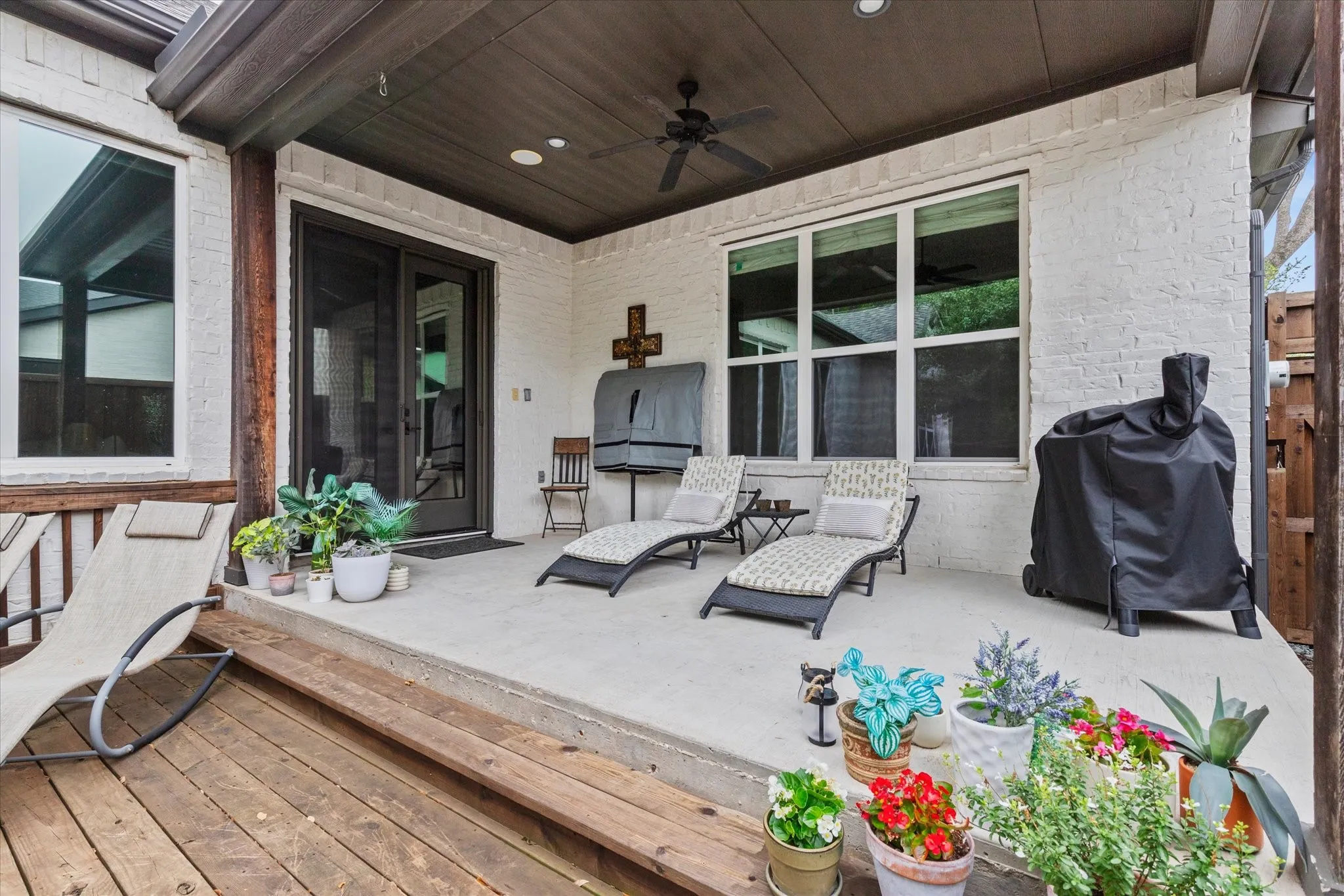 Single Family Residence For Sale in Dallas County , 2627 Mount View Drive, Farmers Branch, Texas 75234, 4 Bedroom, 4 Bathroom, 2 Garage spaces, 3,003 Sqft, built in 2014, mls#21383555, Real Estate Agent in Farmers Branch, Homes For Sale in Dallas county, Homes For Sale in Farmers Branch, Realtor in Farmers Branch Texas, Real Estate Brokerage Independent Realty Texas, Luminita Cordes Realtor