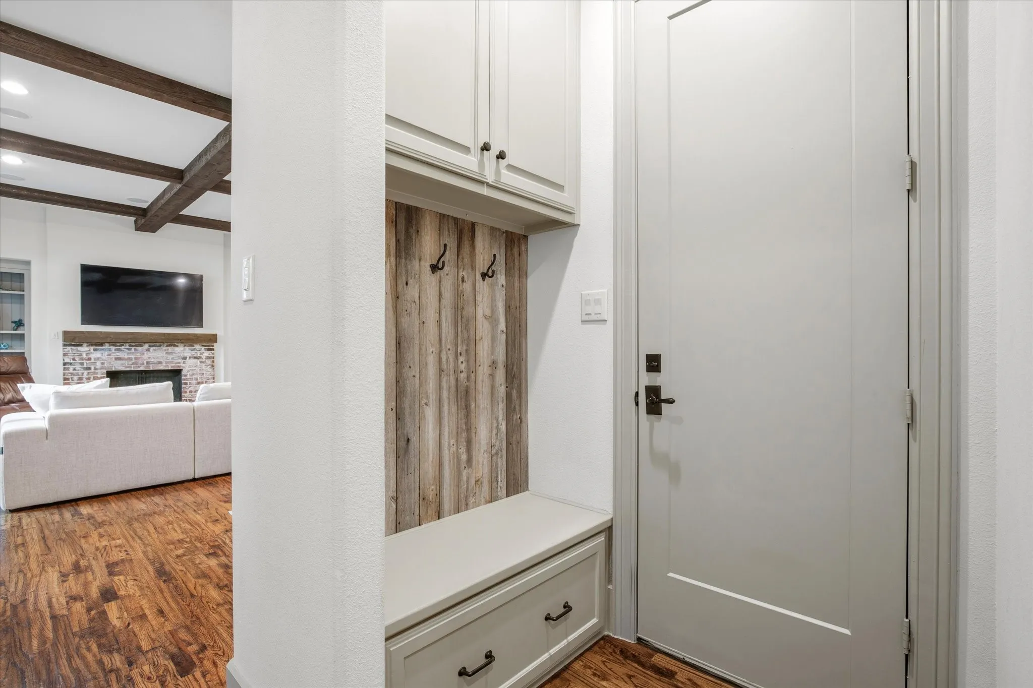 Single Family Residence For Sale in Dallas County , 2627 Mount View Drive, Farmers Branch, Texas 75234, 4 Bedroom, 4 Bathroom, 2 Garage spaces, 3,003 Sqft, built in 2014, mls#21383555, Real Estate Agent in Farmers Branch, Homes For Sale in Dallas county, Homes For Sale in Farmers Branch, Realtor in Farmers Branch Texas, Real Estate Brokerage Independent Realty Texas, Luminita Cordes Realtor