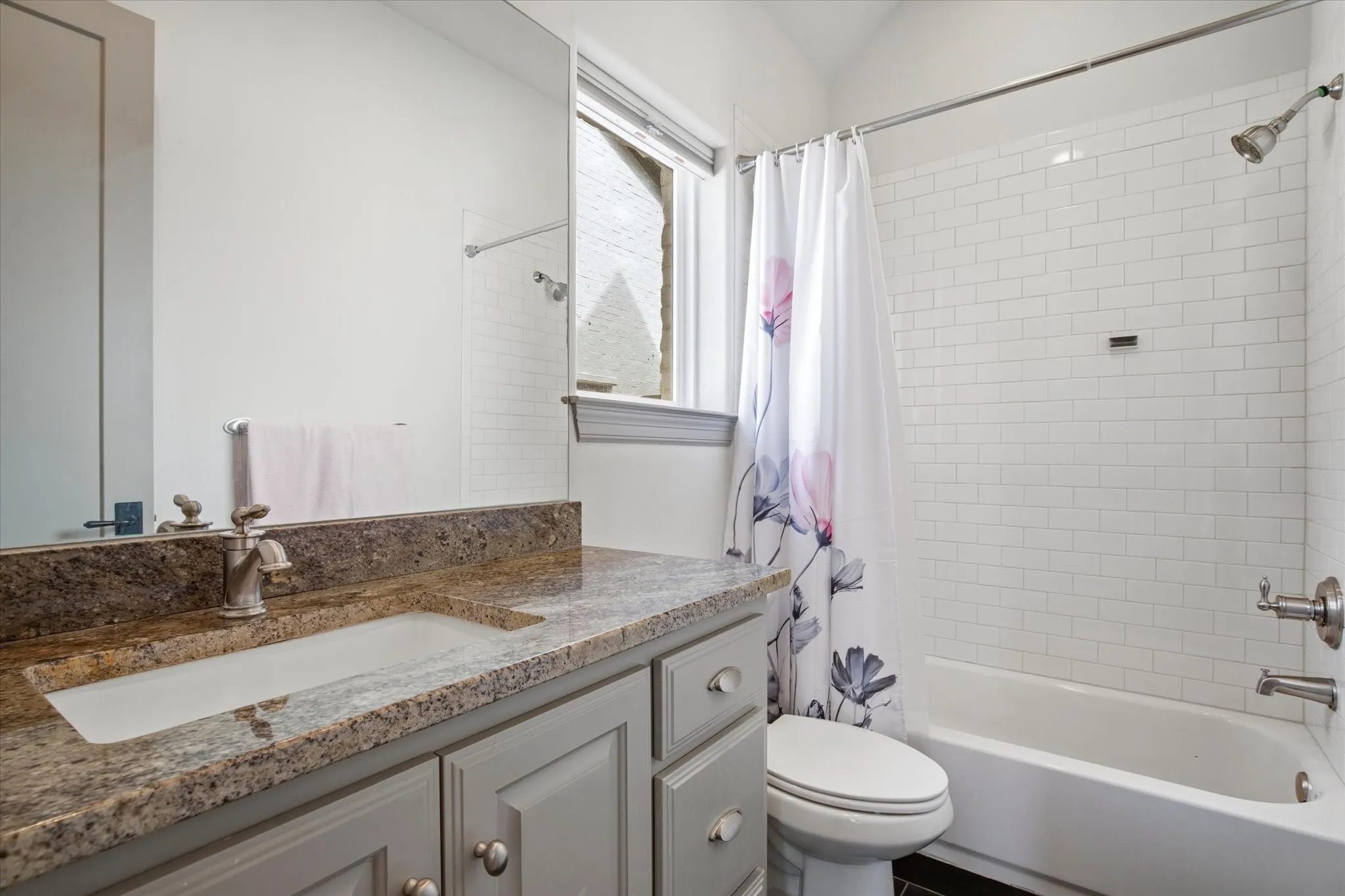 Single Family Residence For Sale in Dallas County , 2627 Mount View Drive, Farmers Branch, Texas 75234, 4 Bedroom, 4 Bathroom, 2 Garage spaces, 3,003 Sqft, built in 2014, mls#21383555, Real Estate Agent in Farmers Branch, Homes For Sale in Dallas county, Homes For Sale in Farmers Branch, Realtor in Farmers Branch Texas, Real Estate Brokerage Independent Realty Texas, Luminita Cordes Realtor