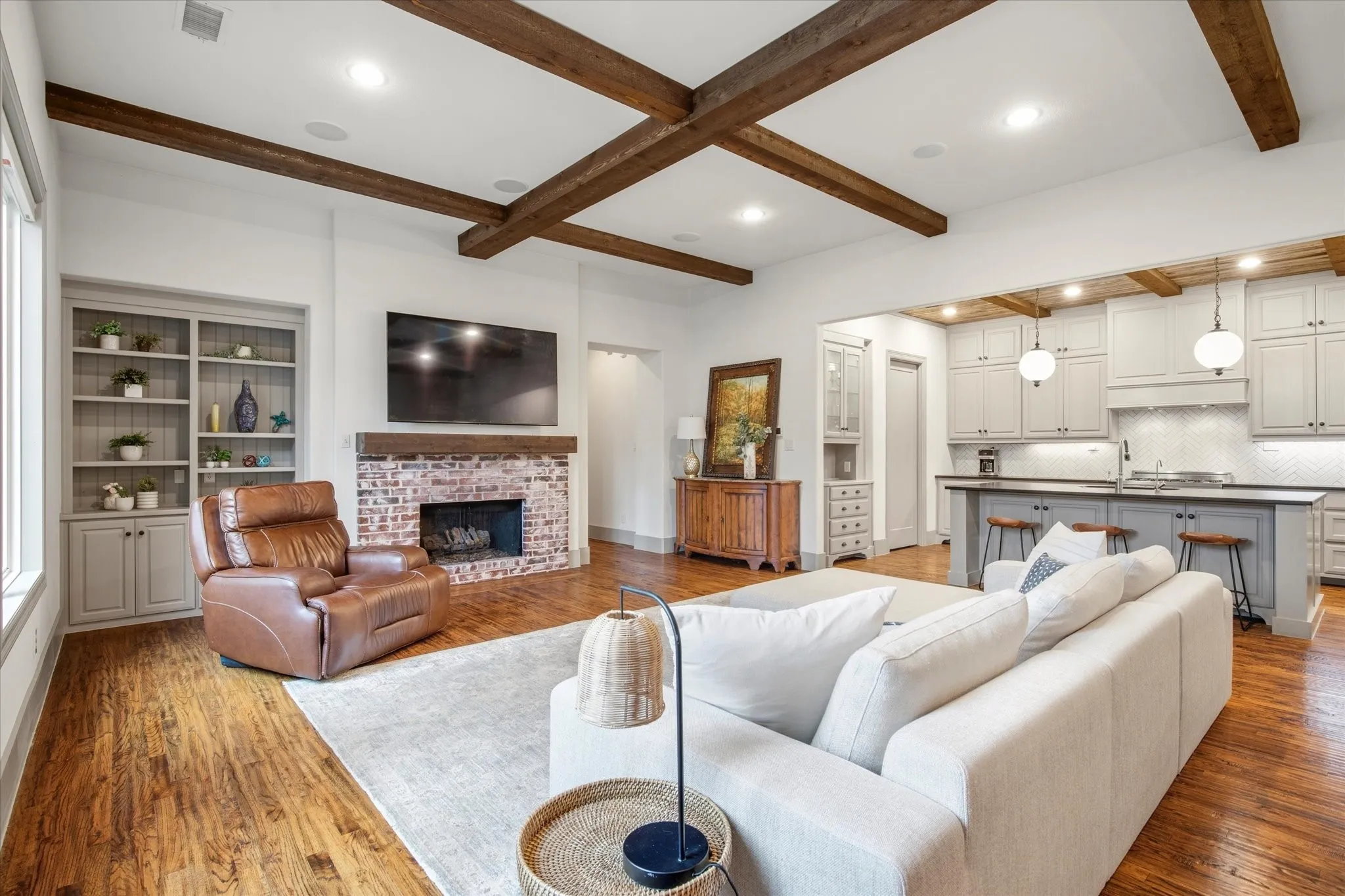 Single Family Residence For Sale in Dallas County , 2627 Mount View Drive, Farmers Branch, Texas 75234, 4 Bedroom, 4 Bathroom, 2 Garage spaces, 3,003 Sqft, built in 2014, mls#21383555, Real Estate Agent in Farmers Branch, Homes For Sale in Dallas county, Homes For Sale in Farmers Branch, Realtor in Farmers Branch Texas, Real Estate Brokerage Independent Realty Texas, Luminita Cordes Realtor